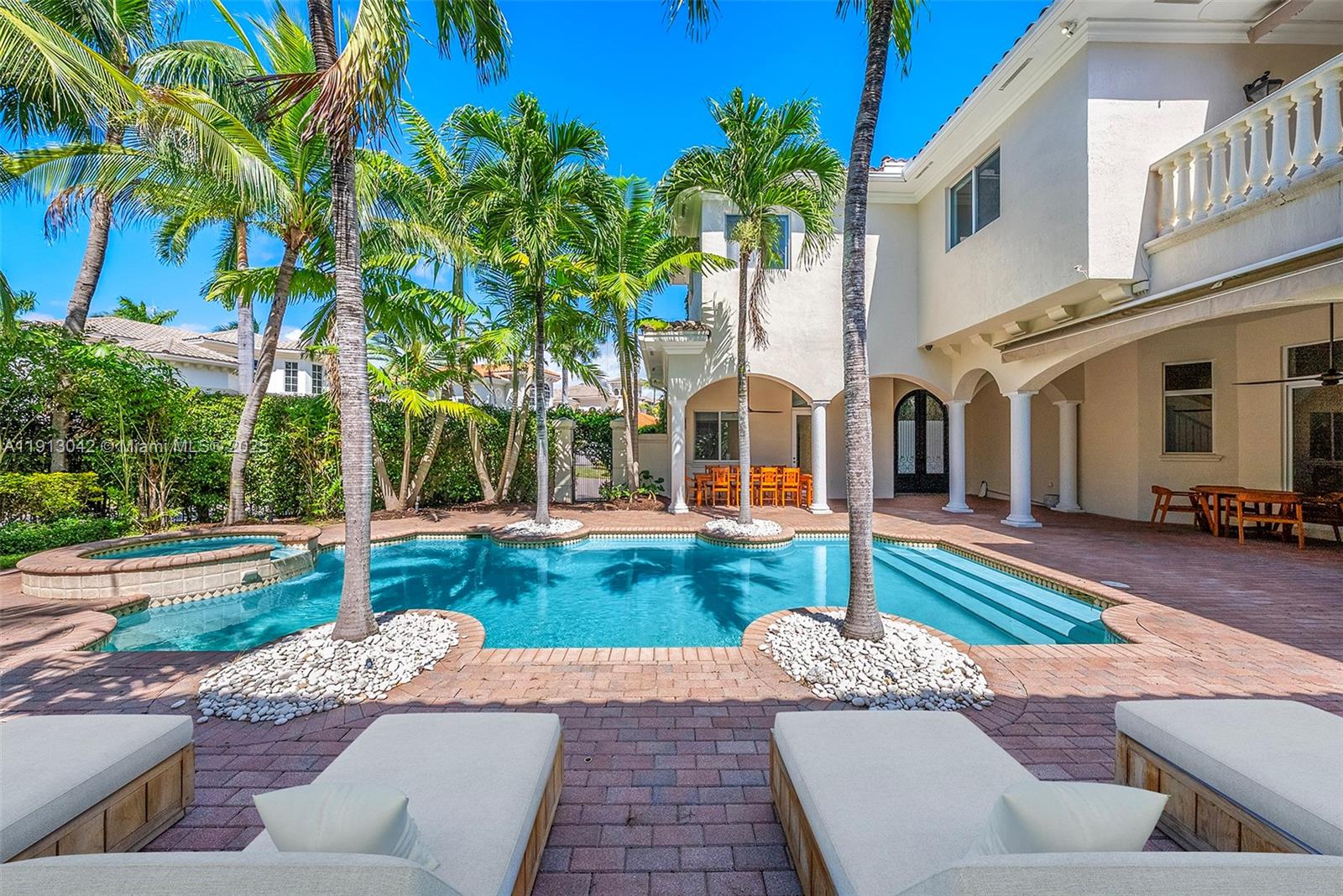 1295 Hatteras Ln Hollywood, FL 33019