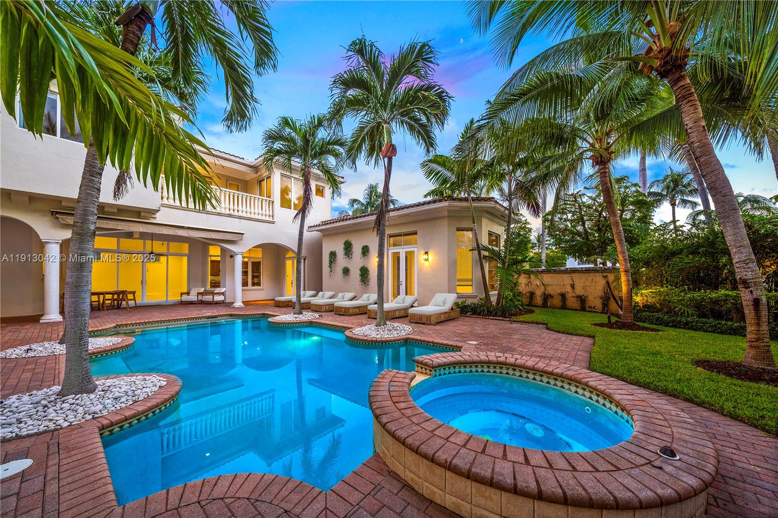 1295 Hatteras Ln Hollywood, FL 33019