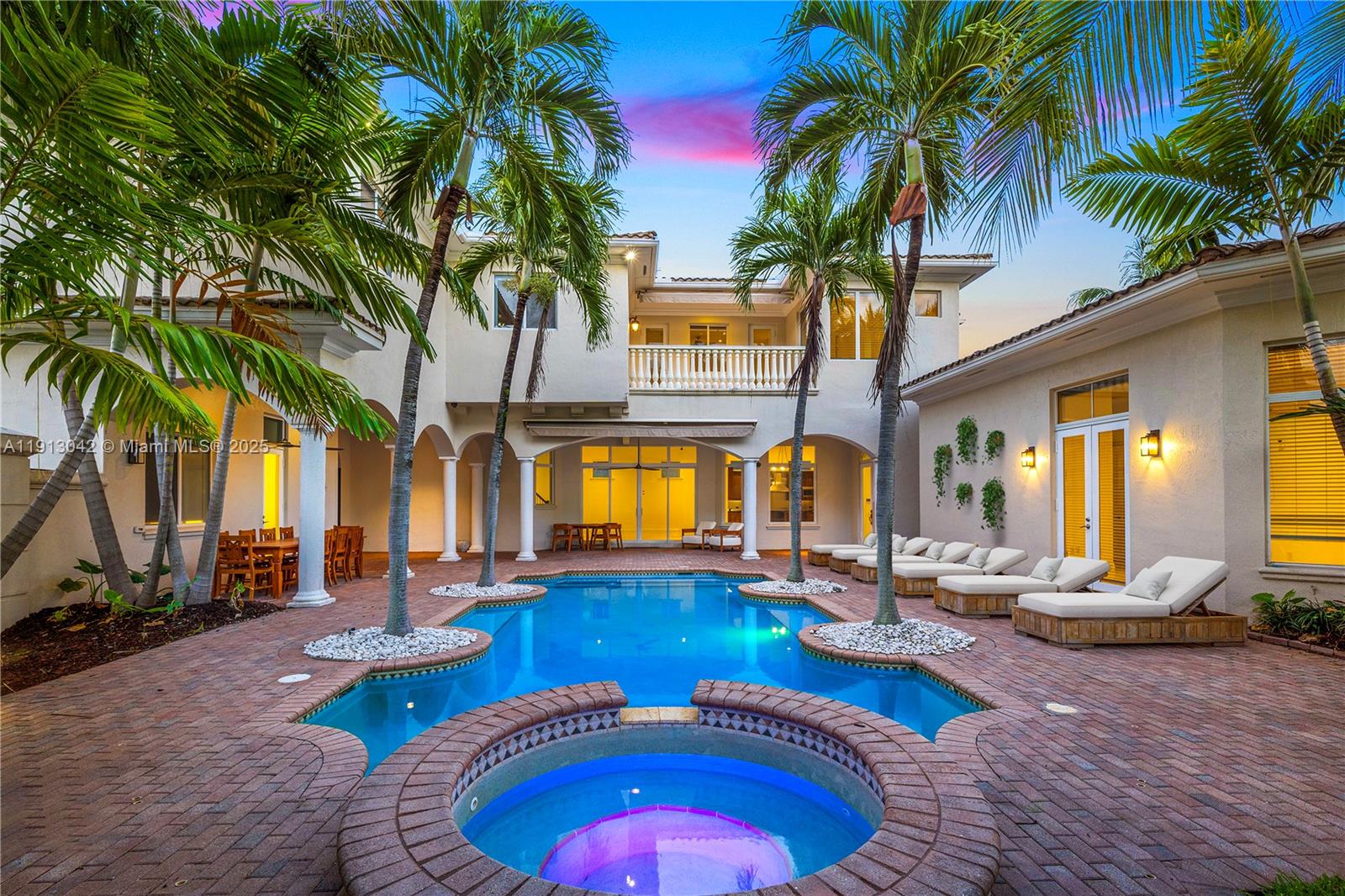 1295 Hatteras Ln Hollywood, FL 33019