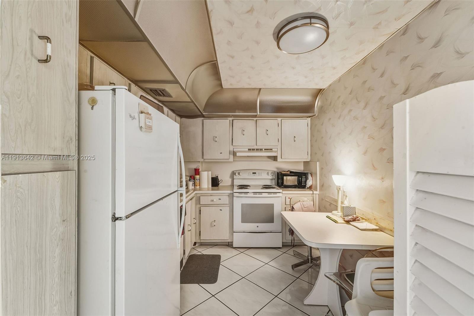 100 Bayview Dr #615 Sunny Isles Beach, FL 33160