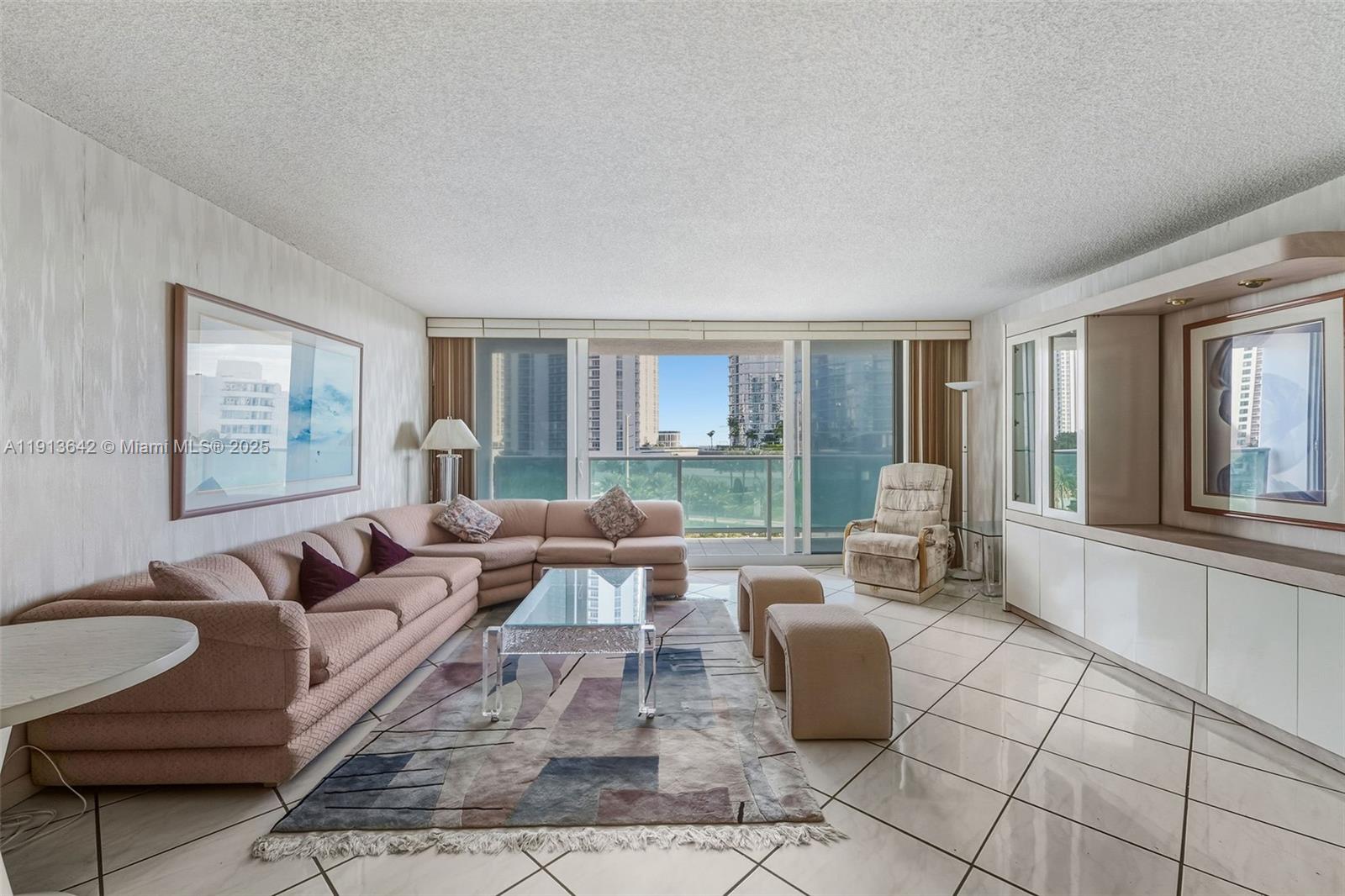 100 Bayview Dr #615 Sunny Isles Beach, FL 33160