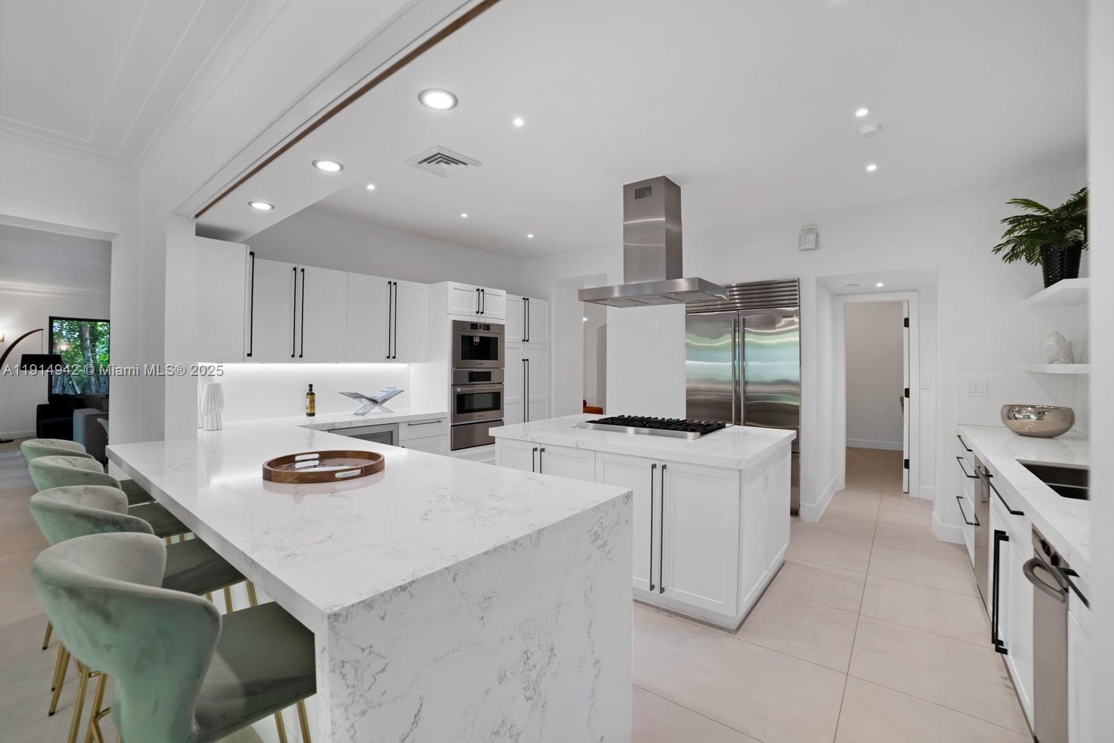 5735 N Bay Rd Miami Beach, FL 33140