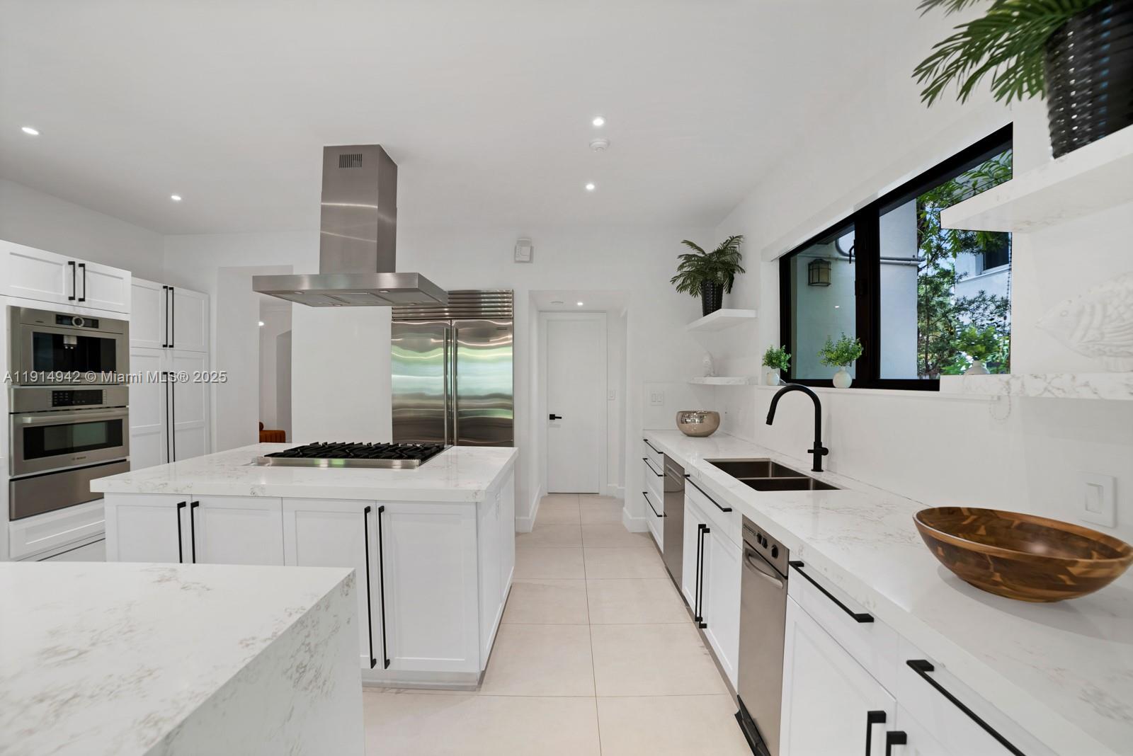 5735 N Bay Rd Miami Beach, FL 33140