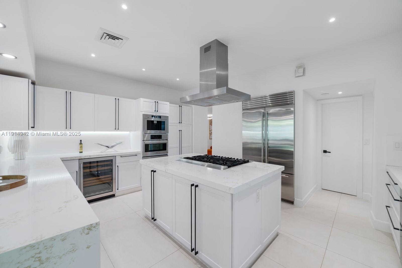 5735 N Bay Rd Miami Beach, FL 33140