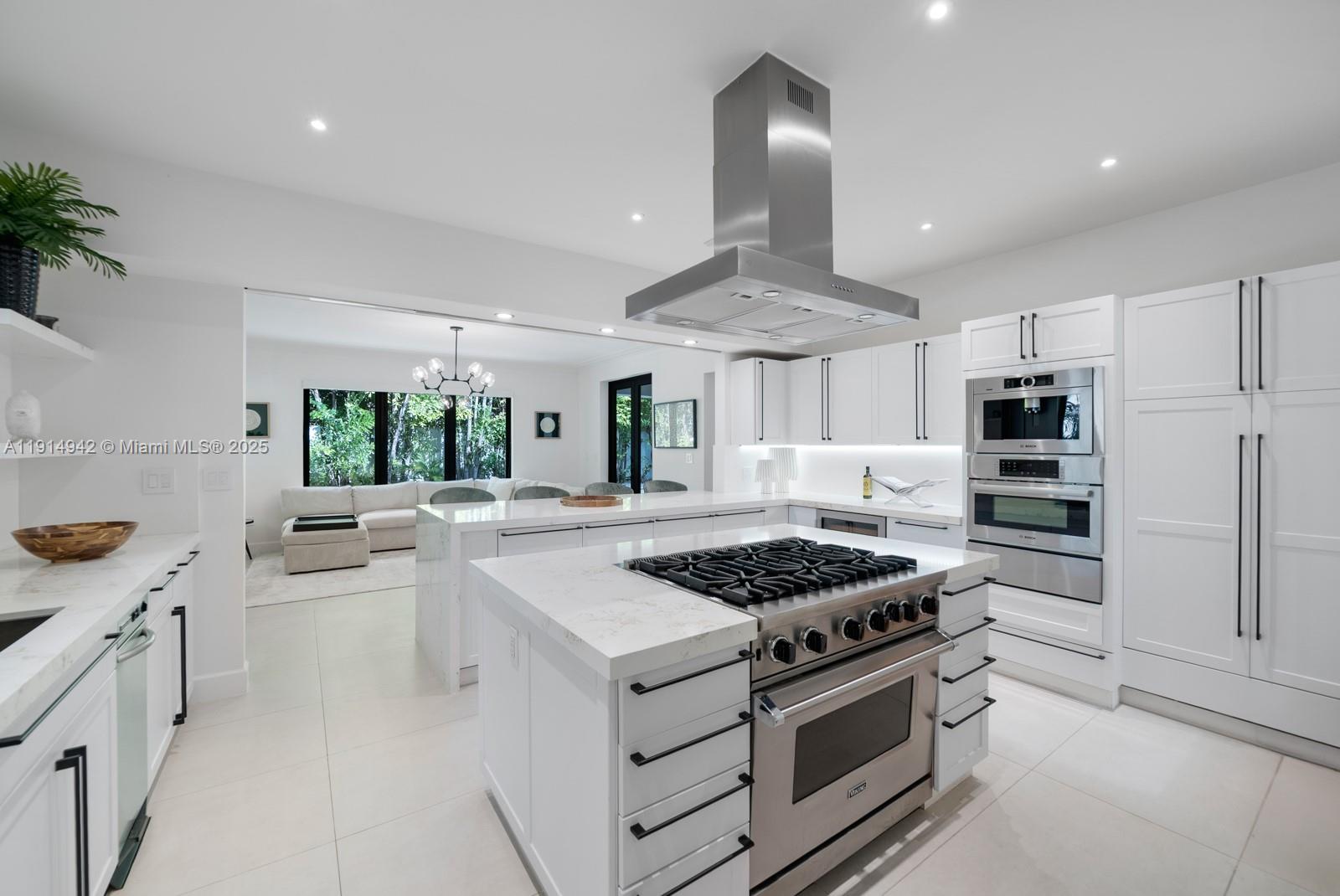 5735 N Bay Rd Miami Beach, FL 33140