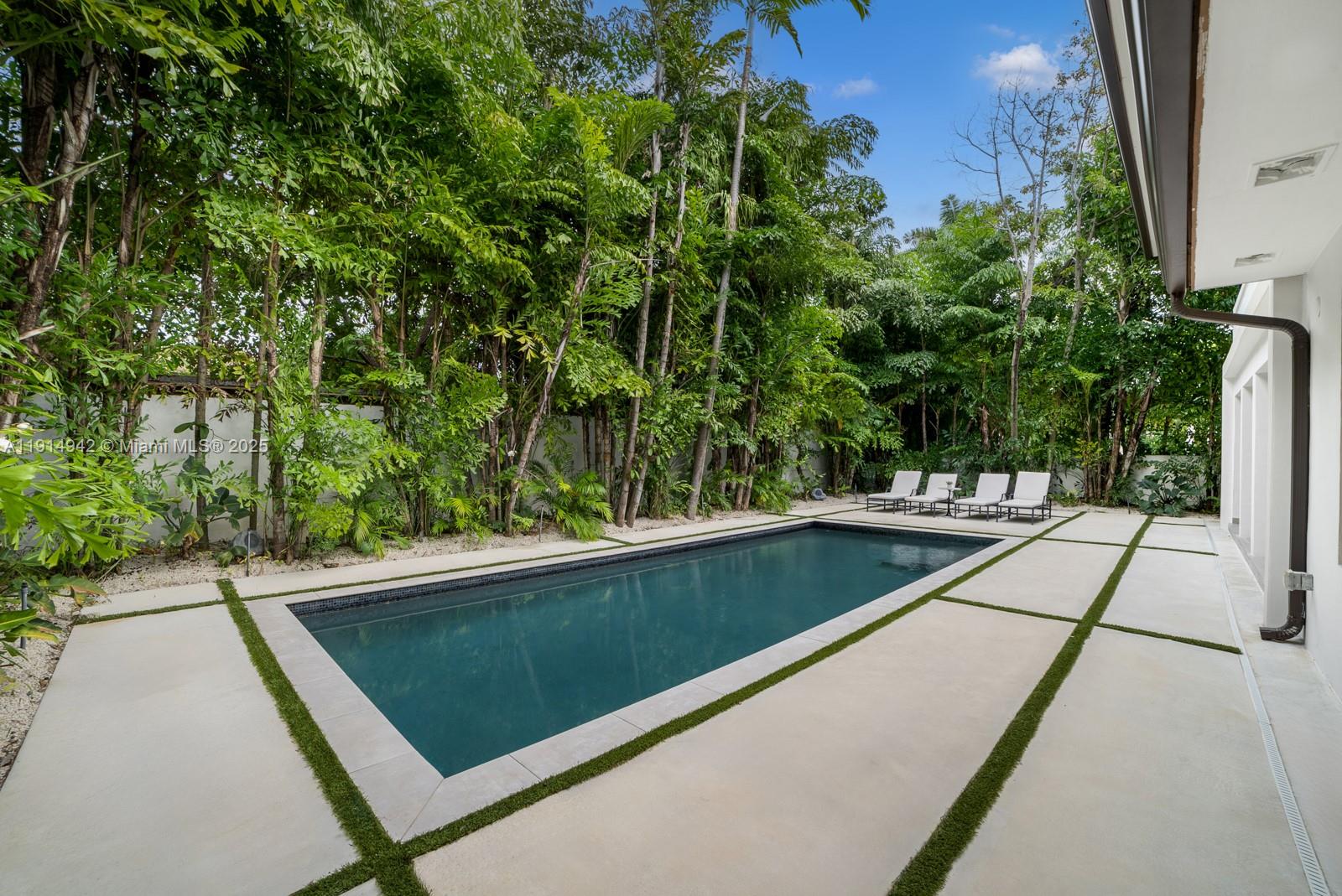 5735 N Bay Rd Miami Beach, FL 33140