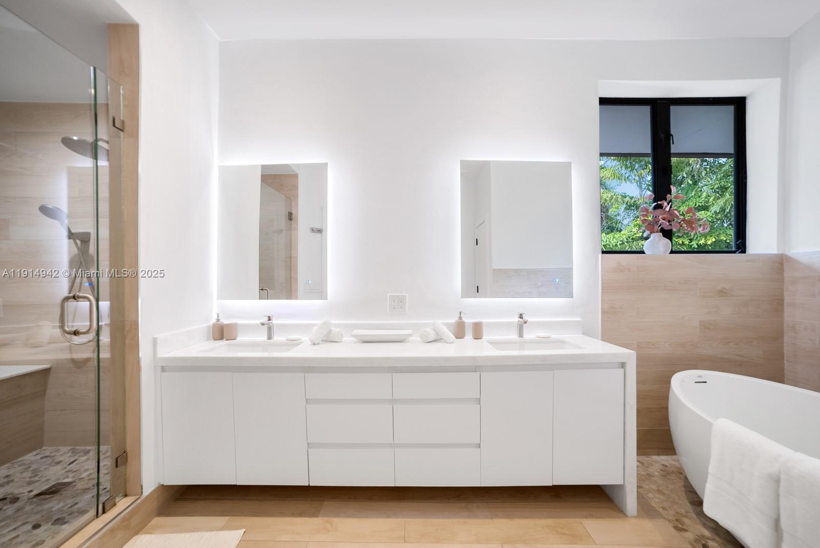 5735 N Bay Rd Miami Beach, FL 33140