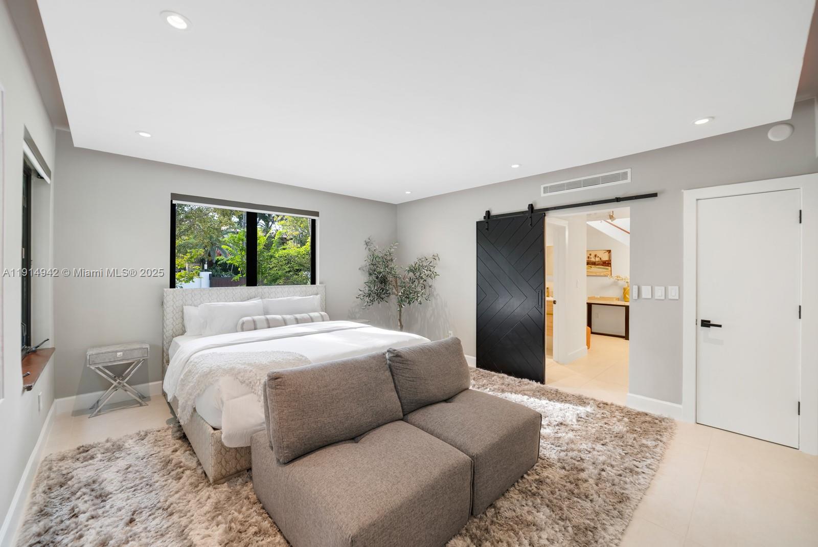 5735 N Bay Rd Miami Beach, FL 33140