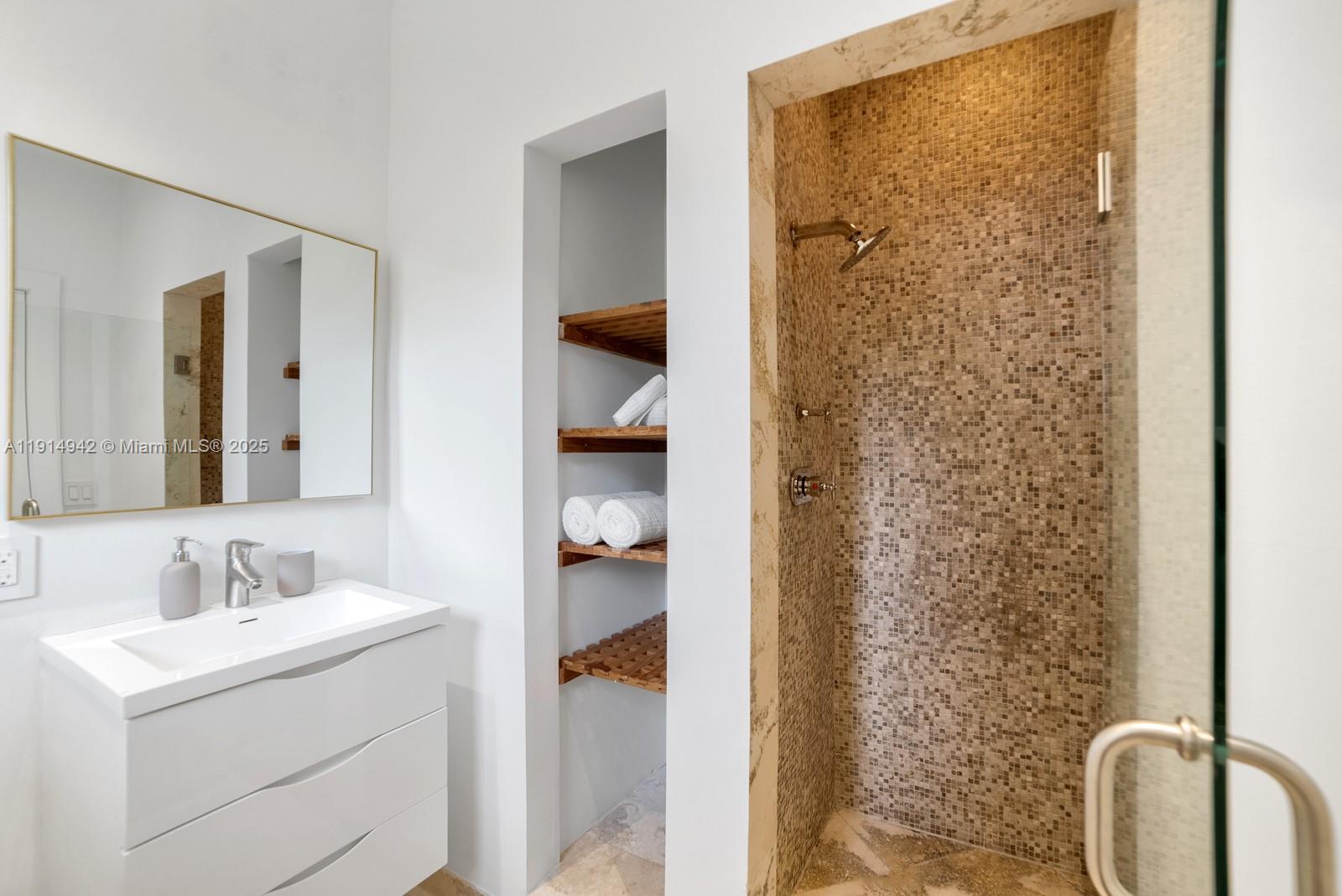 5735 N Bay Rd Miami Beach, FL 33140