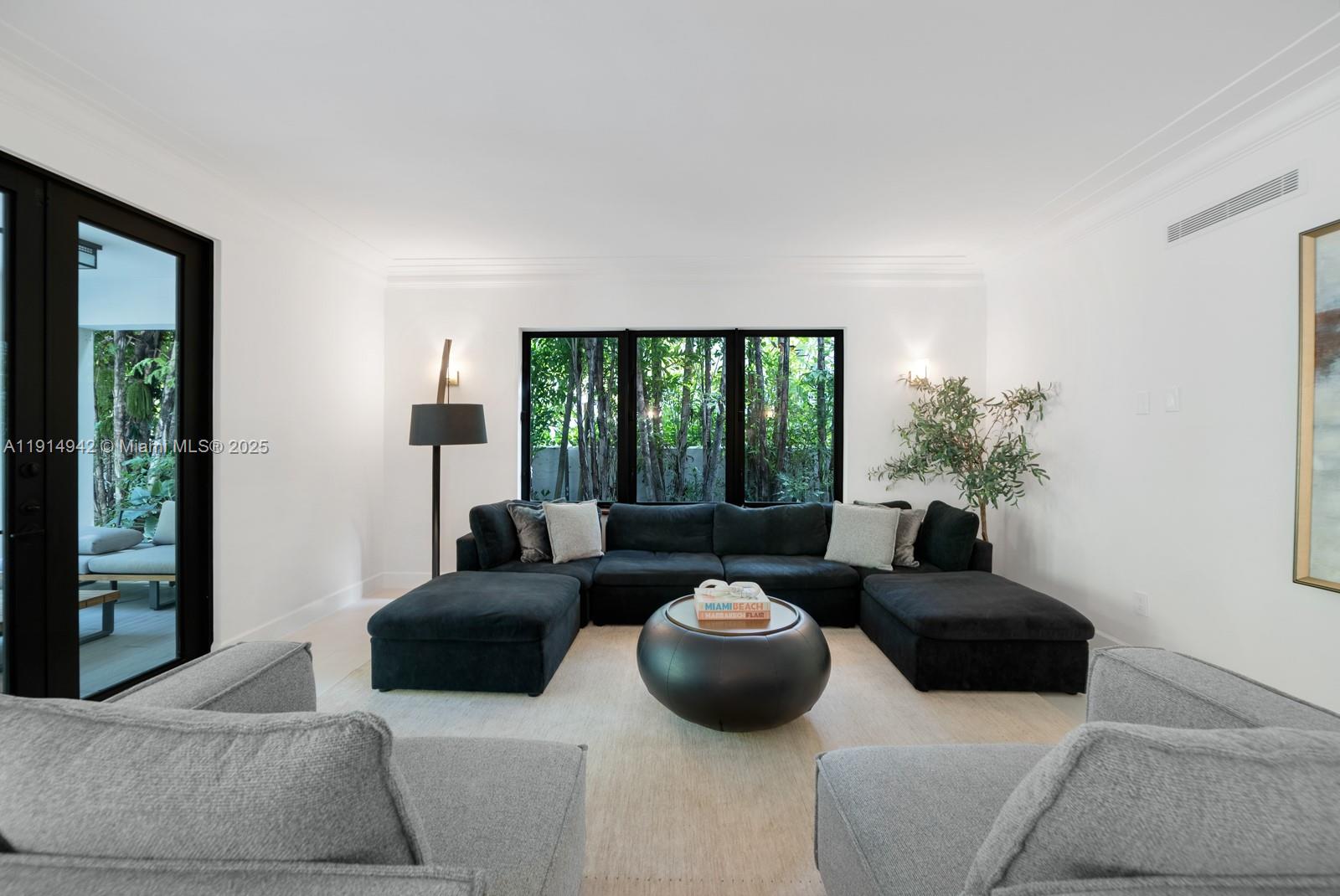 5735 N Bay Rd Miami Beach, FL 33140