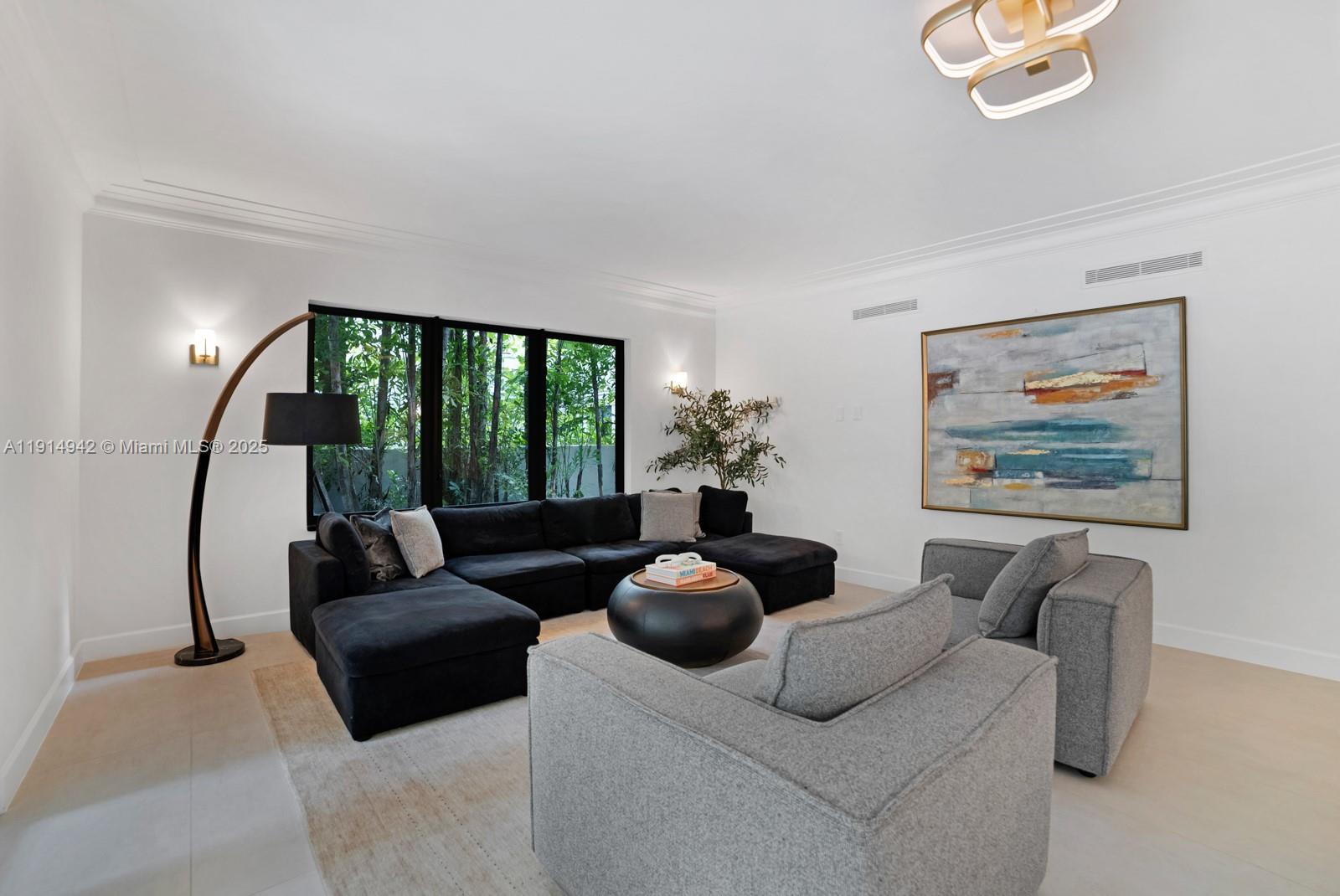 5735 N Bay Rd Miami Beach, FL 33140