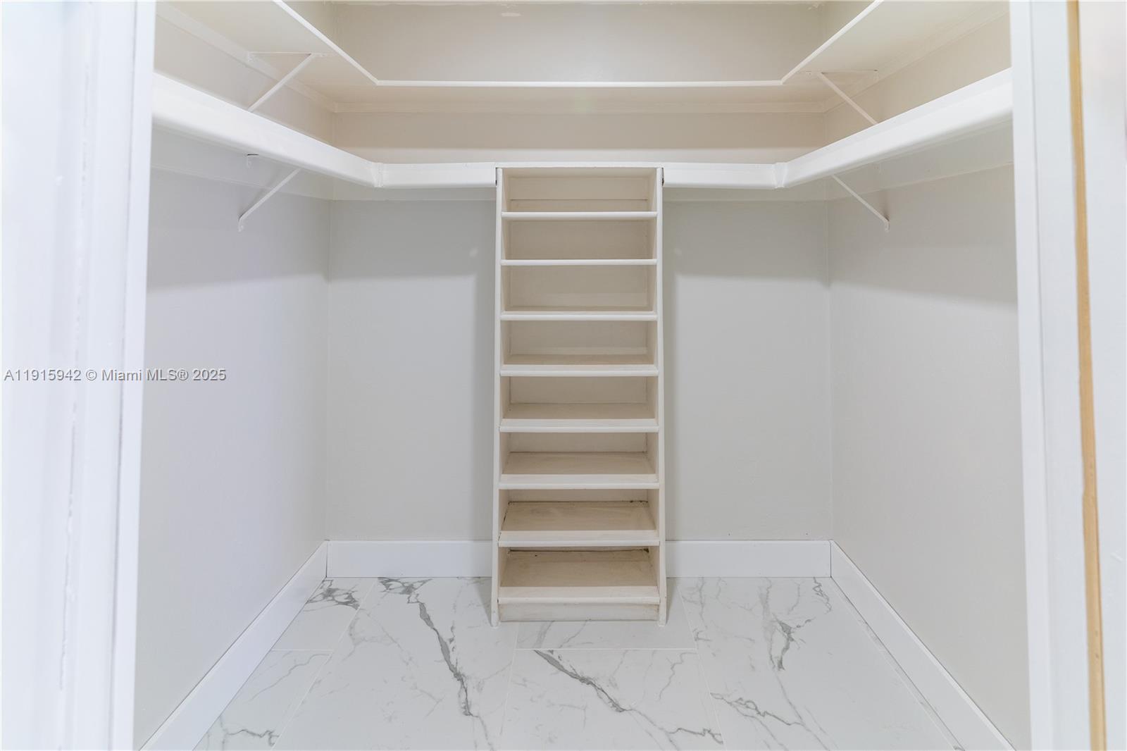 3405 SE 16th Pl Cape Coral, FL 33904