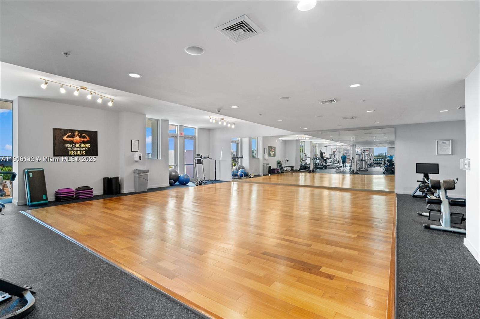 7901 Hispanola Ave #2010 North Bay Village, FL 33141