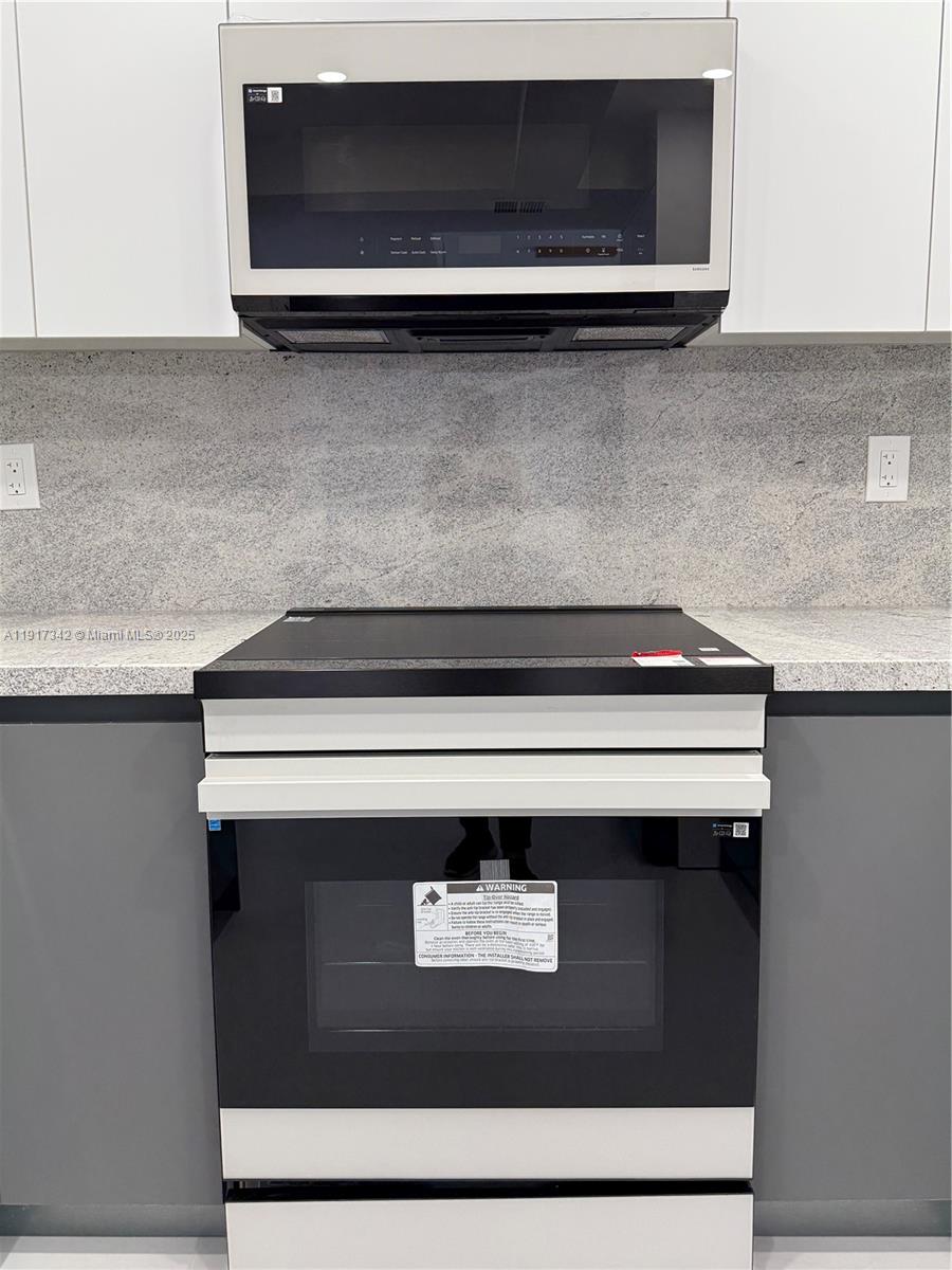 image Winston Towers 60027