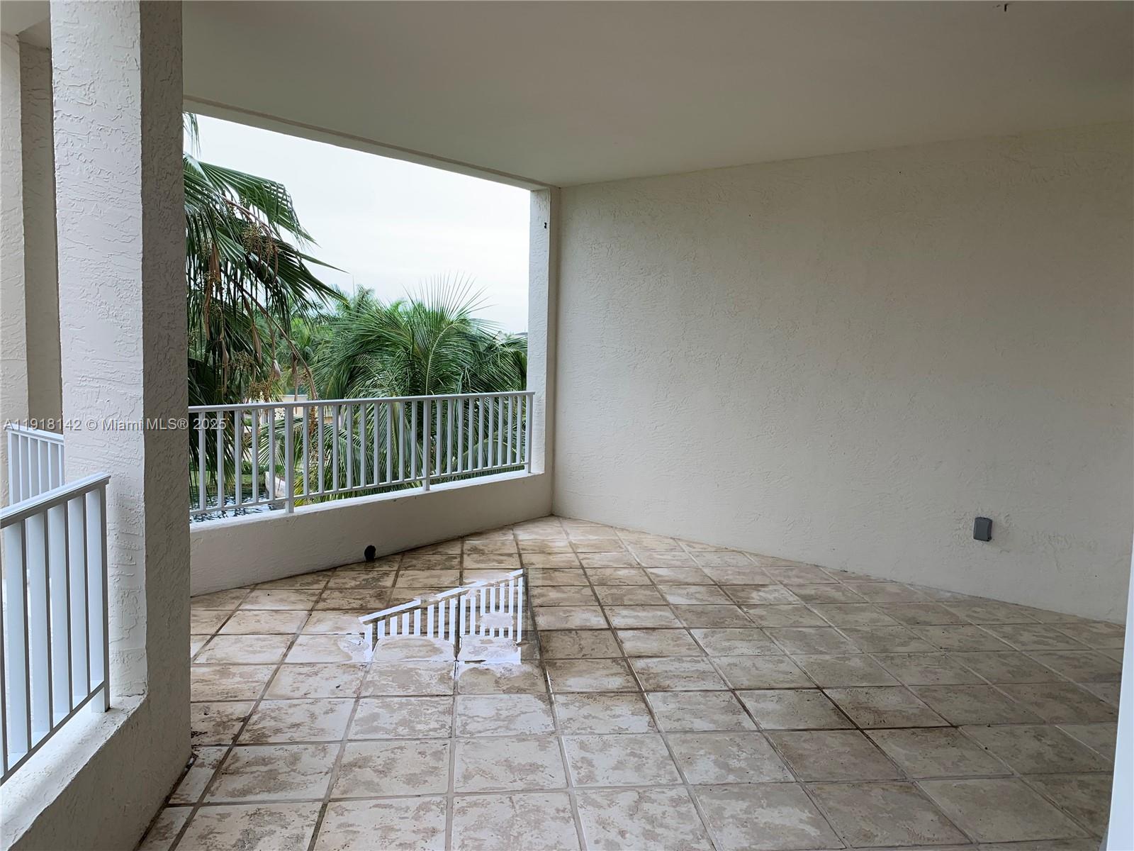 705 Crandon Bl #406 Key Biscayne, FL 33149