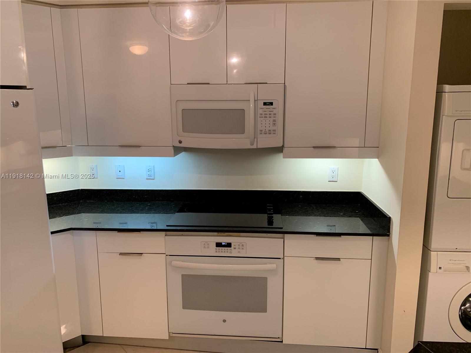 705 Crandon Bl #406 Key Biscayne, FL 33149