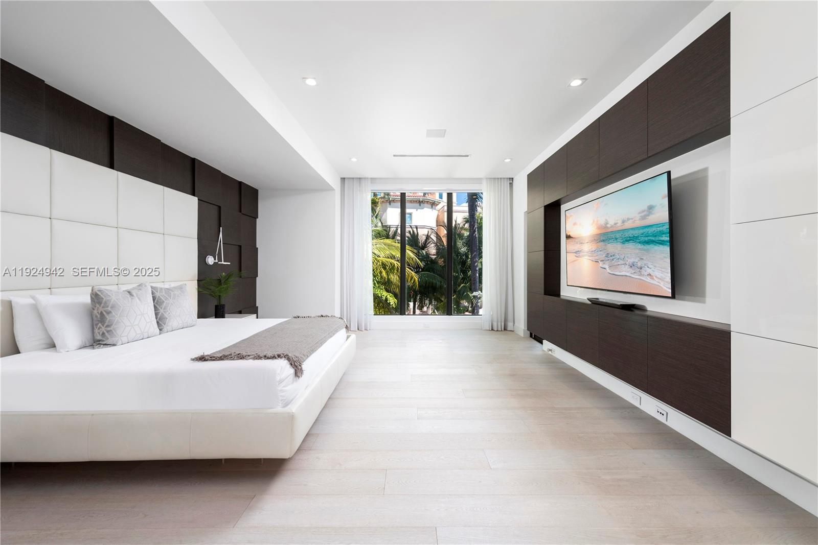 310 SE 11th Ave Fort Lauderdale, FL 33301