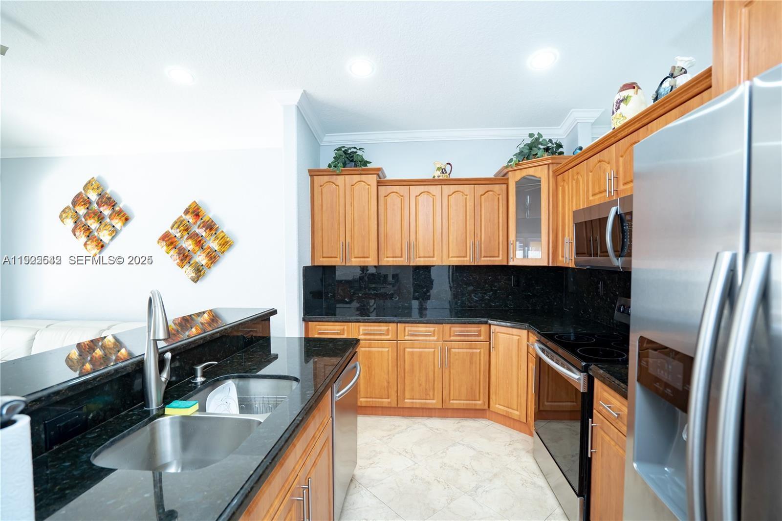 8952 NW 145th Ln Miami Lakes, FL 33018