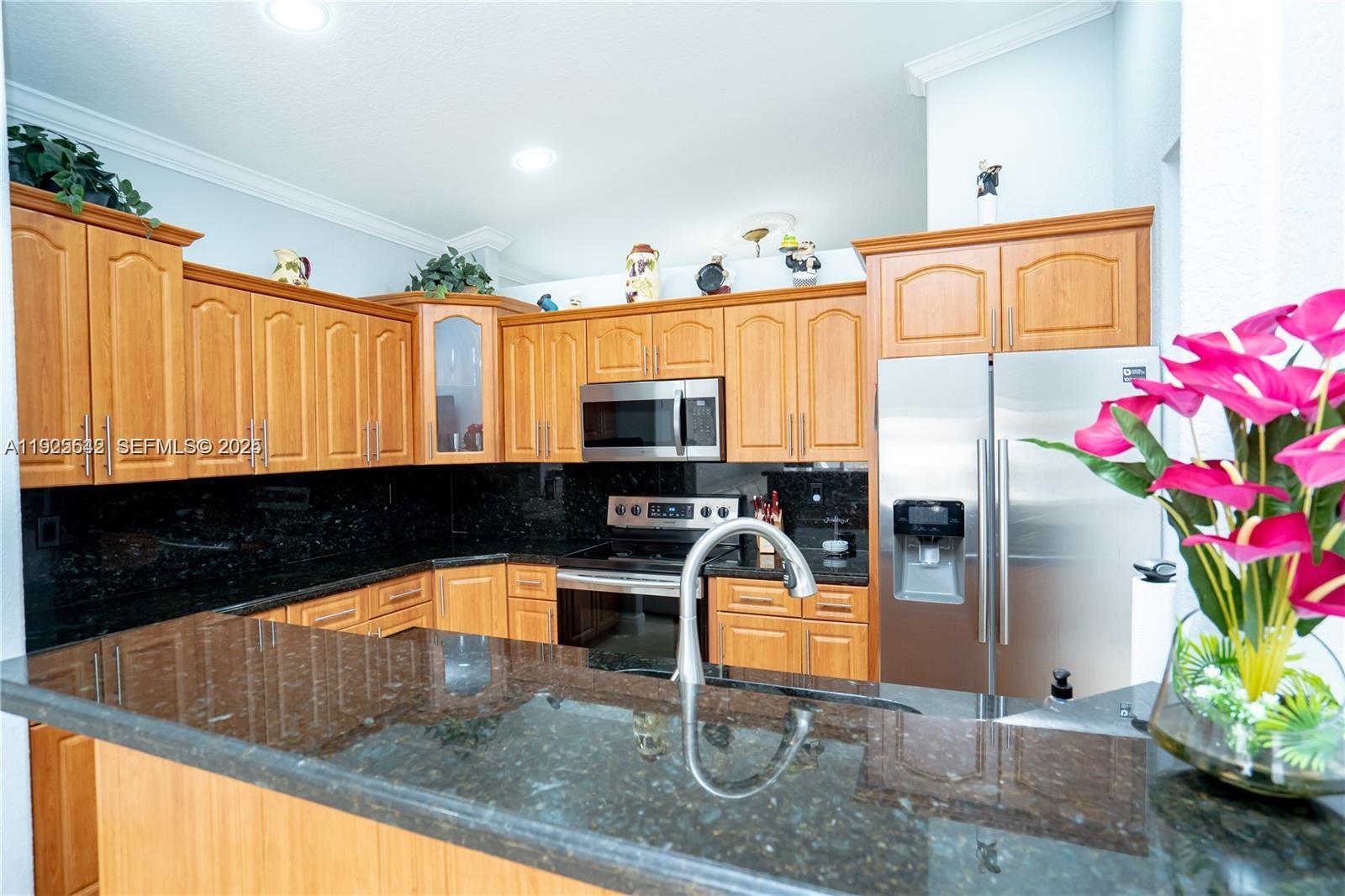 8952 NW 145th Ln Miami Lakes, FL 33018