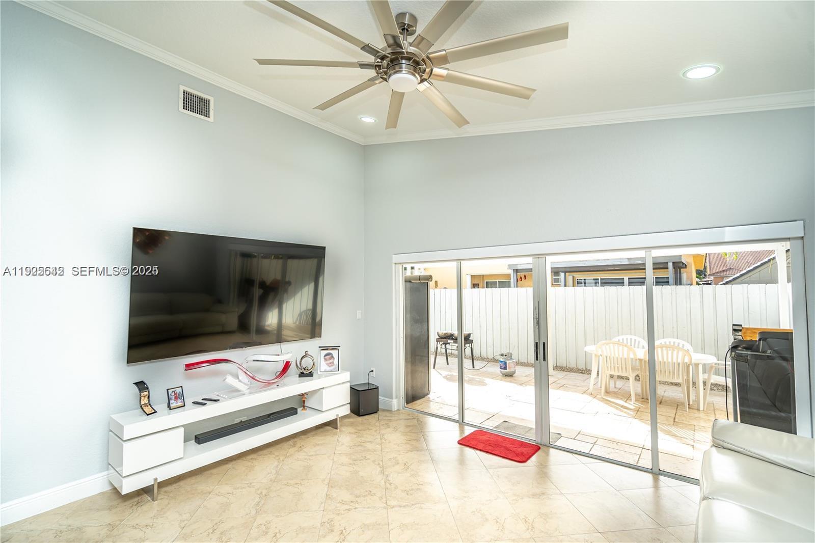 8952 NW 145th Ln Miami Lakes, FL 33018