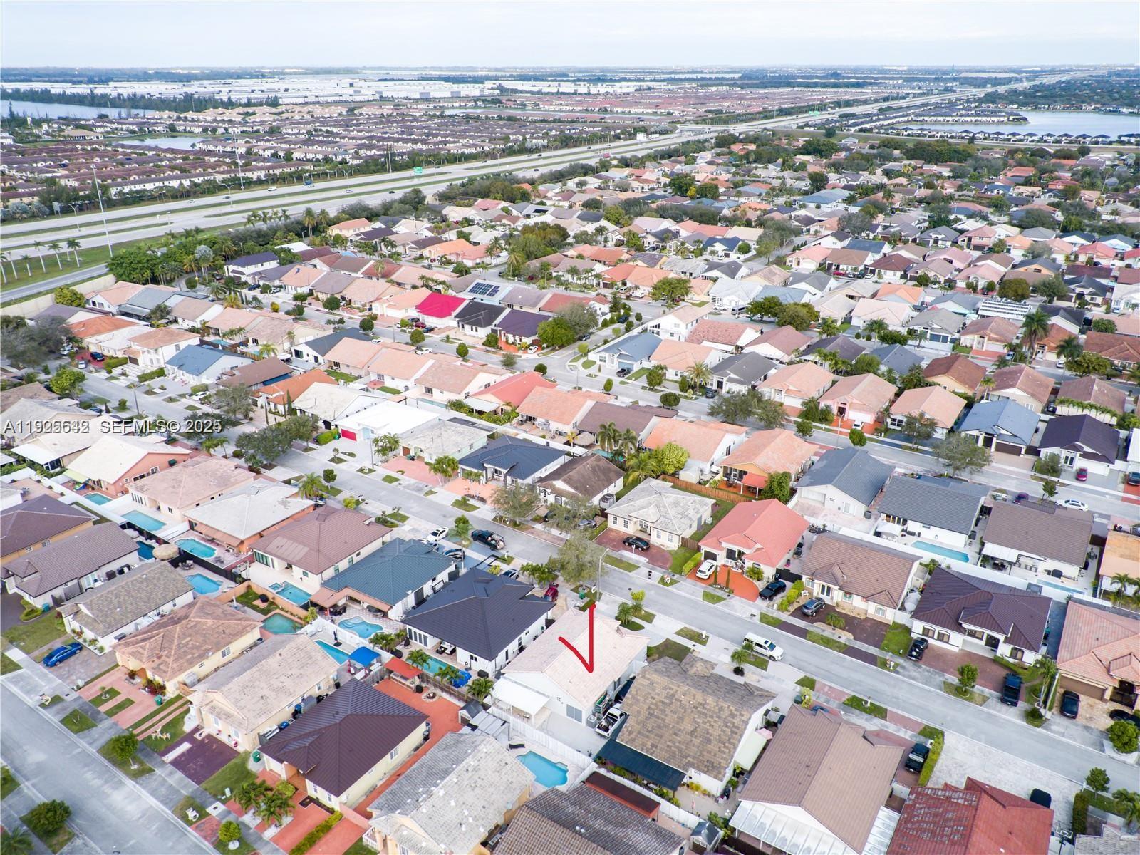 8952 NW 145th Ln Miami Lakes, FL 33018