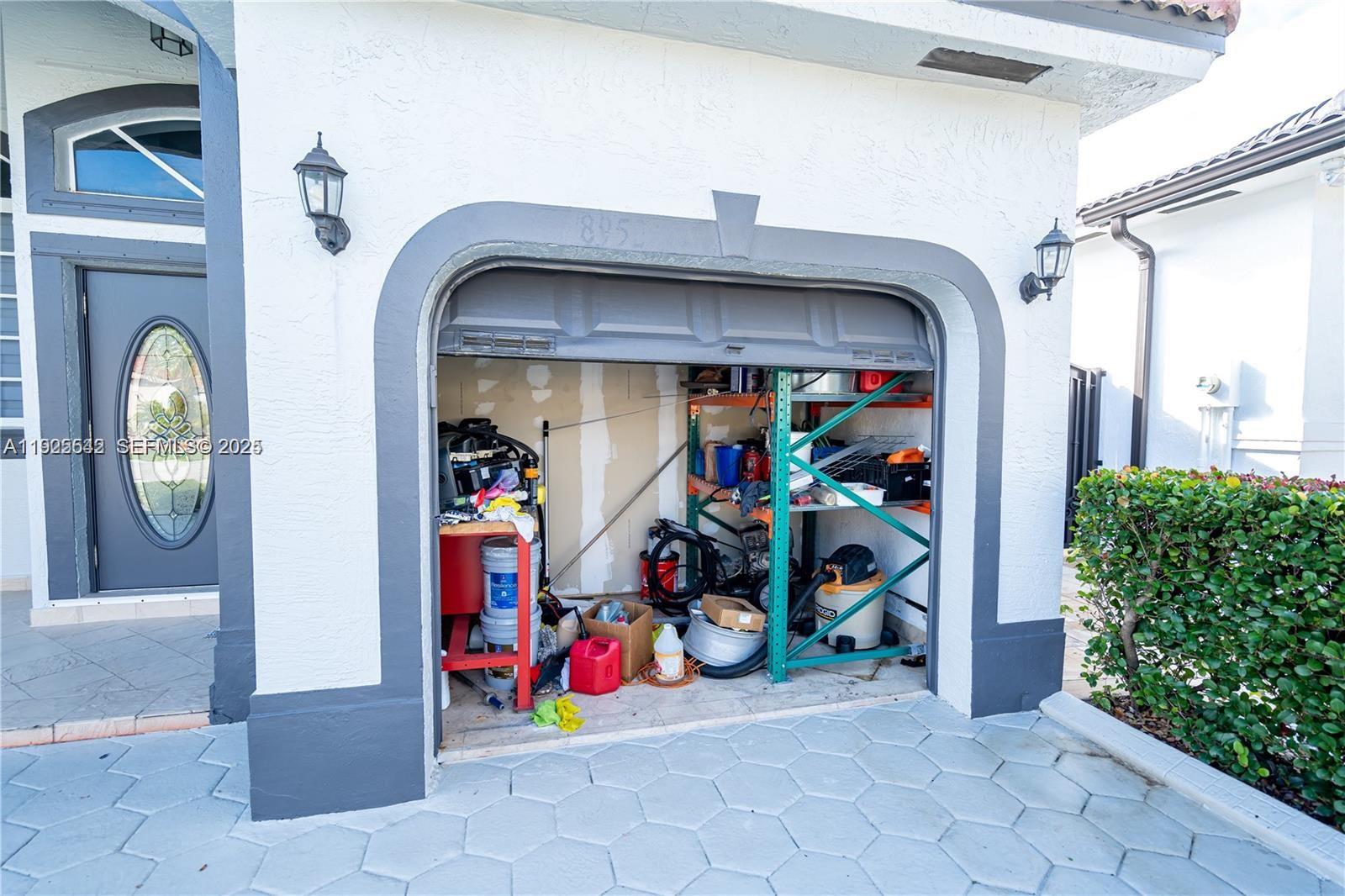 8952 NW 145th Ln Miami Lakes, FL 33018