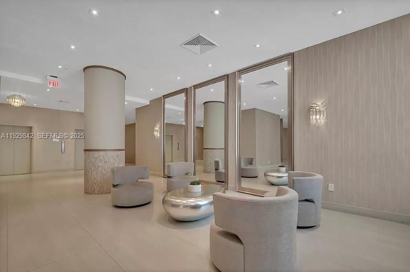 5401 Collins Ave #411 Miami Beach, FL 33140