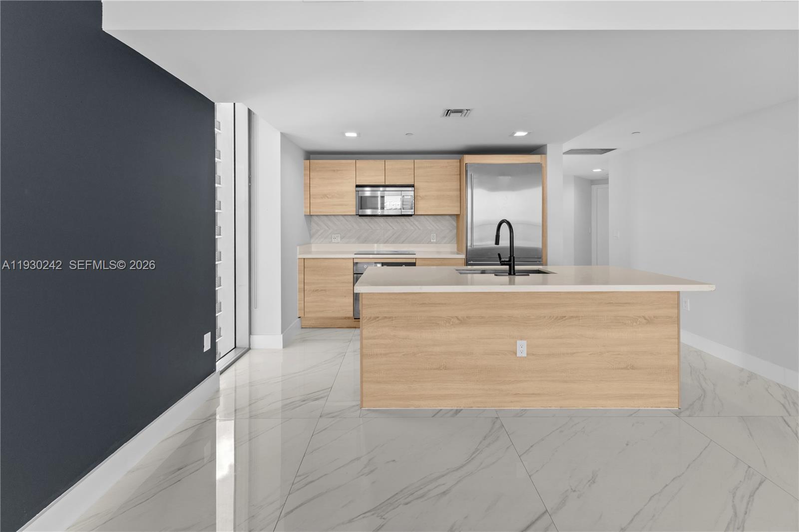 16385 Biscayne Blvd #2907 North Miami Beach, FL 33160