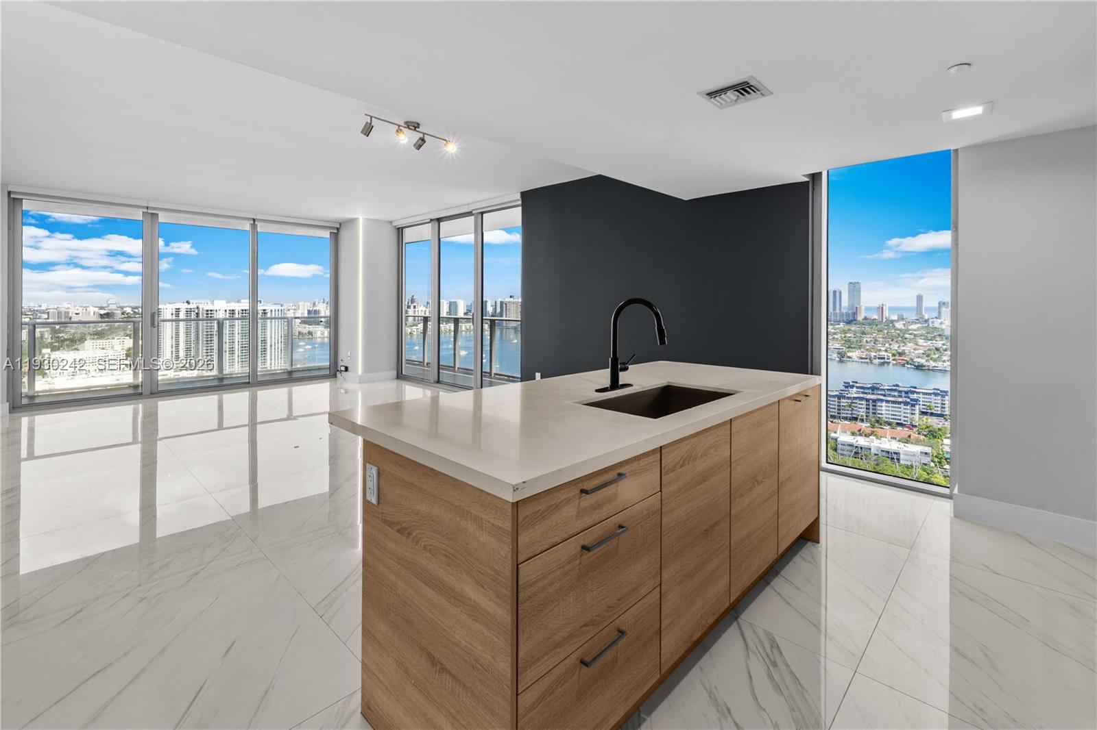 16385 Biscayne Blvd #2907 North Miami Beach, FL 33160