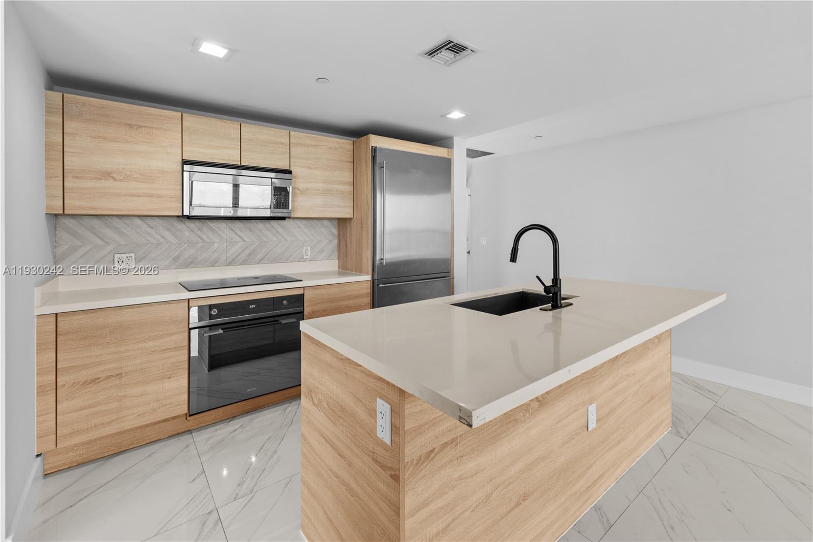 16385 Biscayne Blvd #2907 North Miami Beach, FL 33160