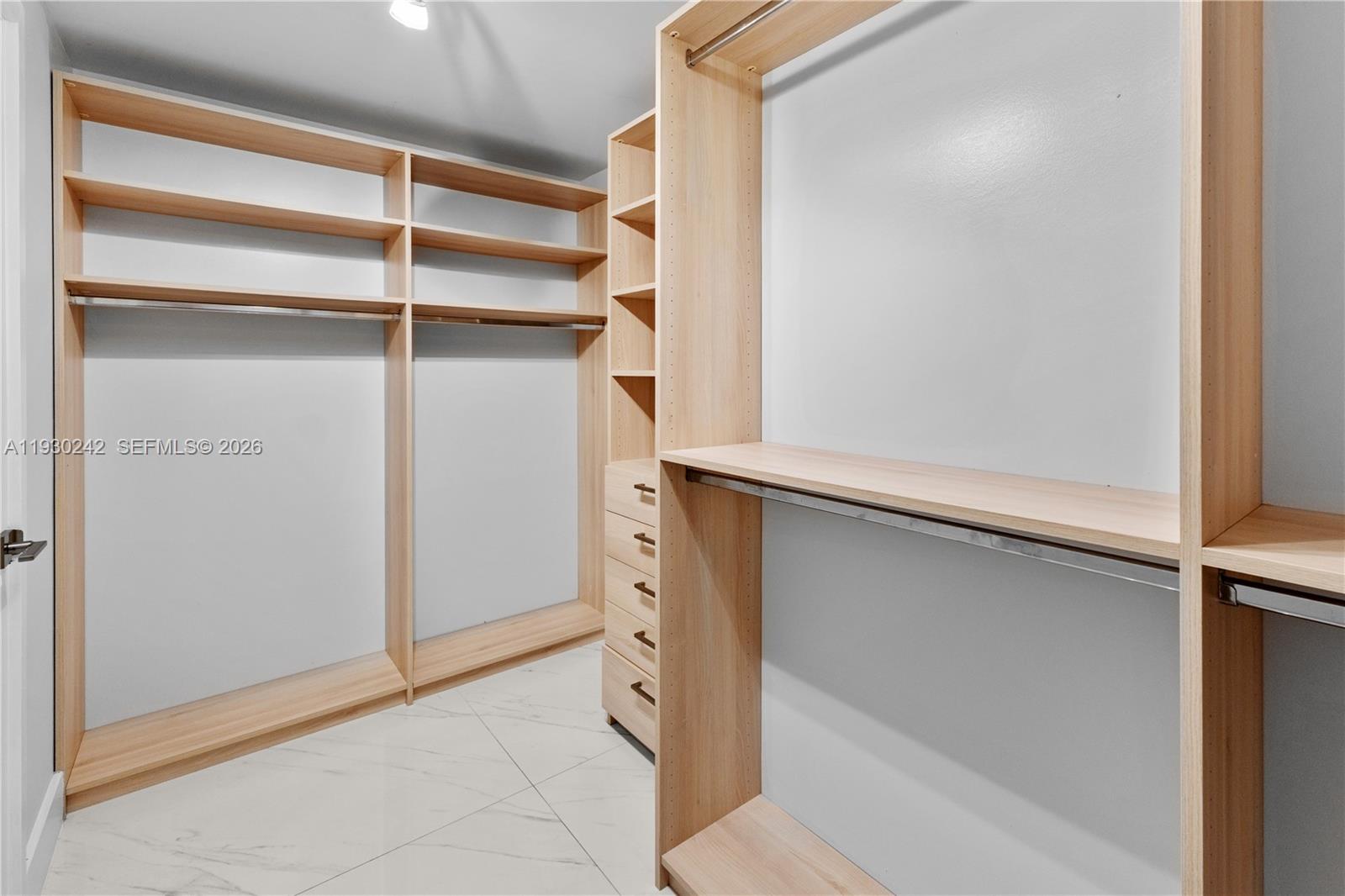 16385 Biscayne Blvd #2907 North Miami Beach, FL 33160