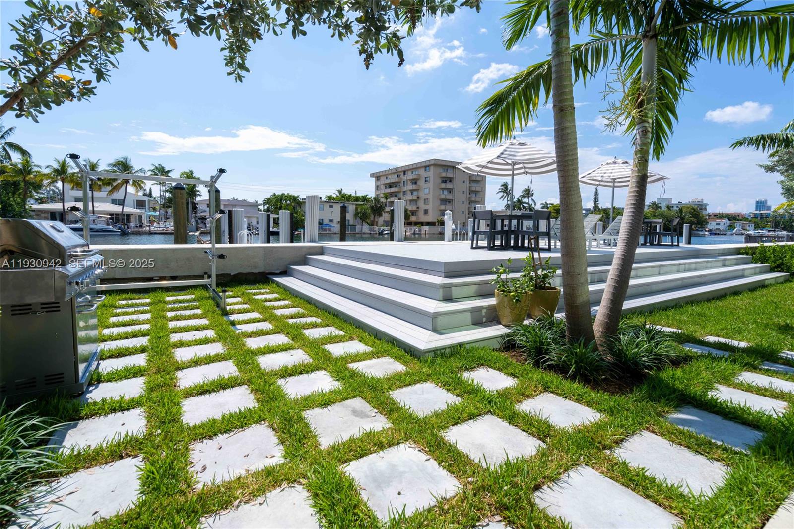 8425 Crespi Blvd #TH4 Miami Beach, FL 33141