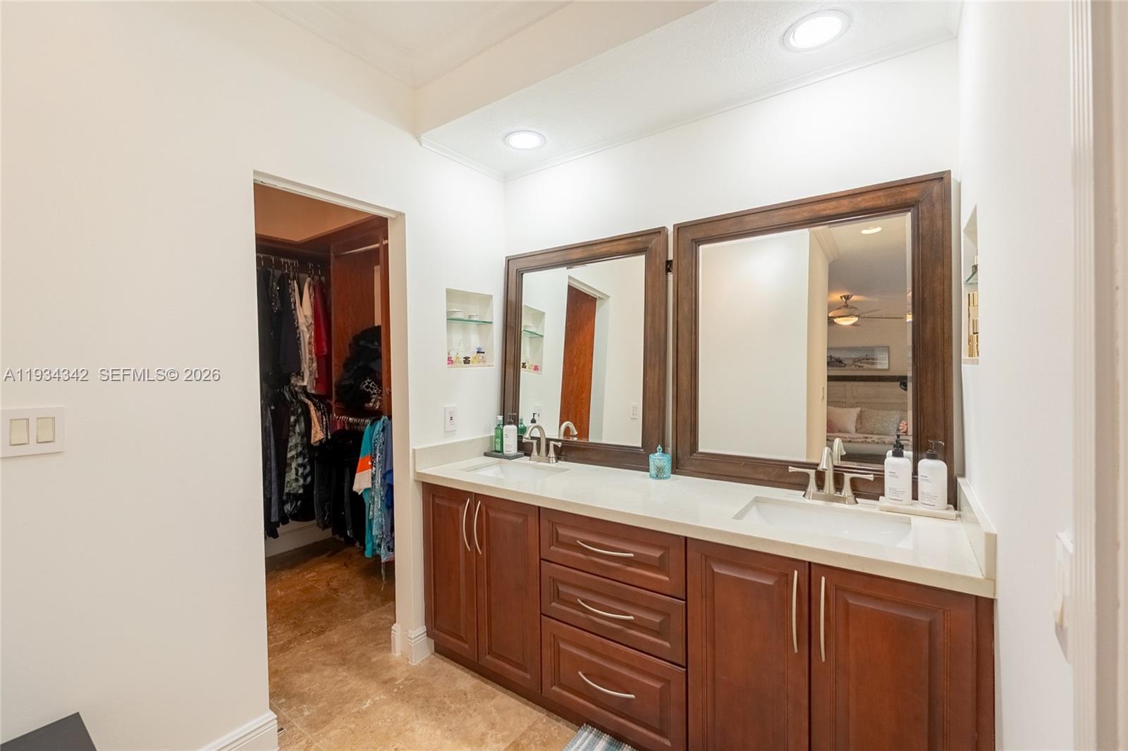 8235 NW 157th Ter Miami Lakes, FL 33016