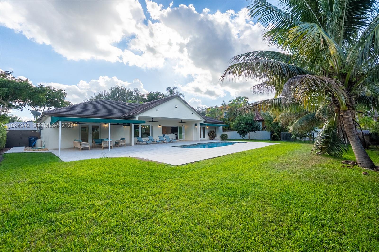 8235 NW 157th Ter Miami Lakes, FL 33016