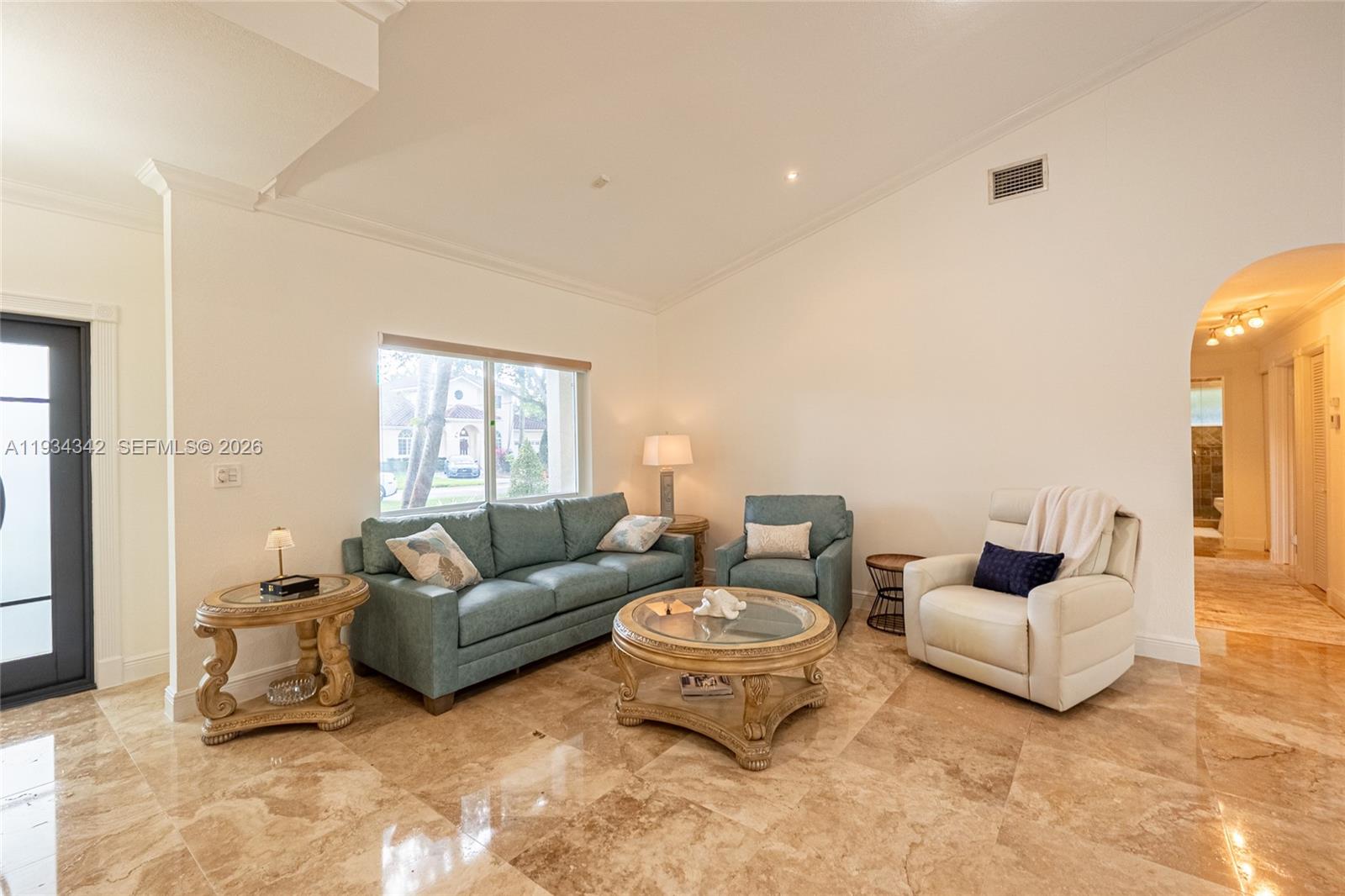 8235 NW 157th Ter Miami Lakes, FL 33016