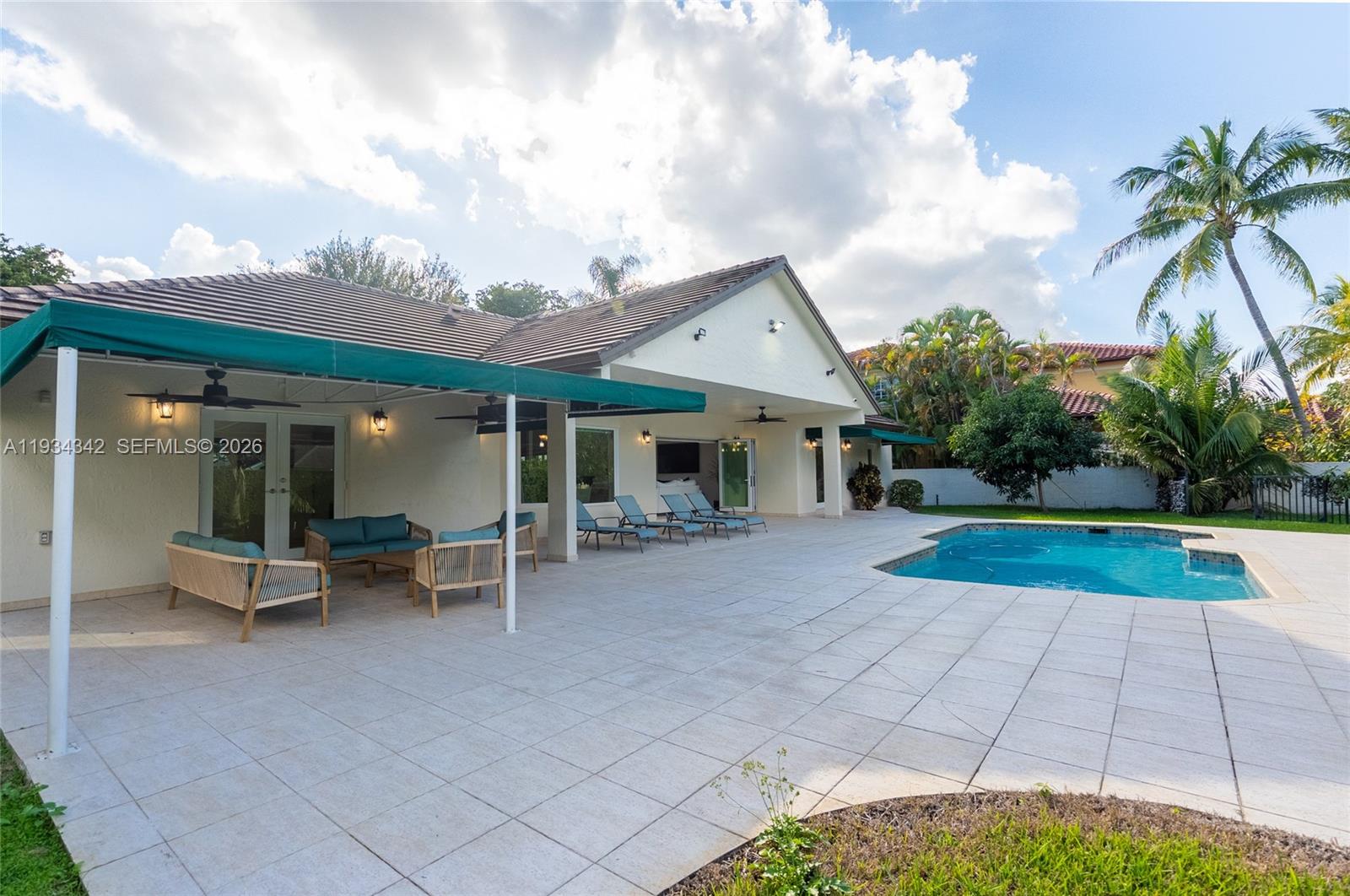 8235 NW 157th Ter Miami Lakes, FL 33016