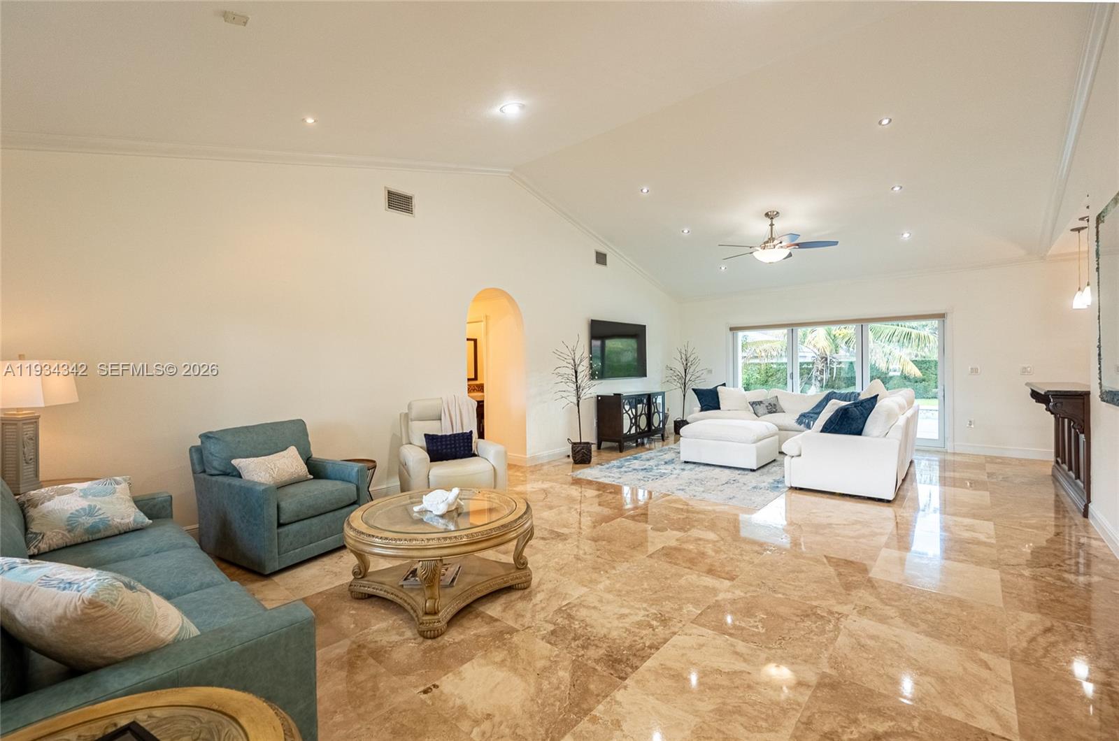 8235 NW 157th Ter Miami Lakes, FL 33016