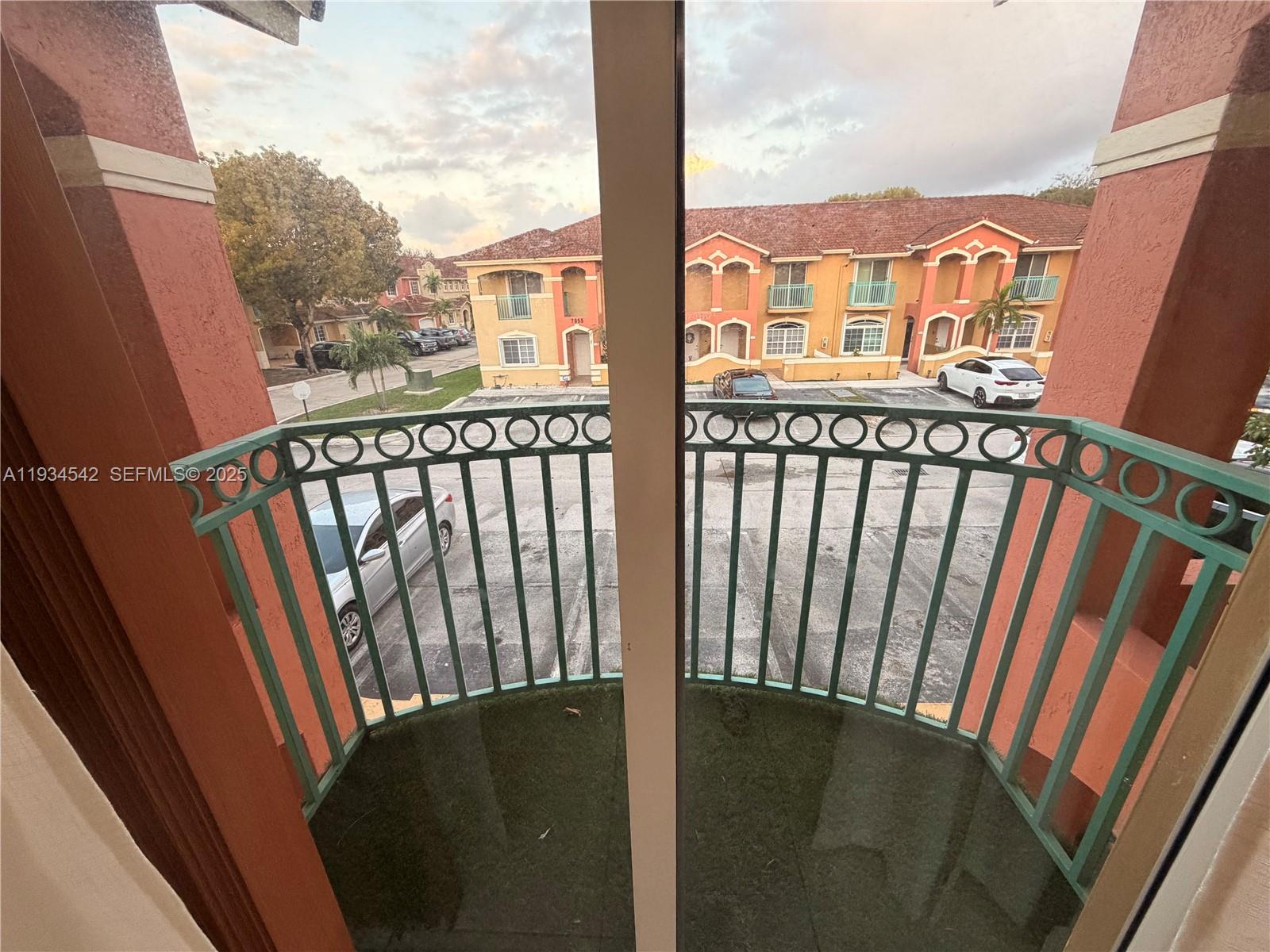 7075 NW 173rd Dr #1405 Hialeah, FL 33015