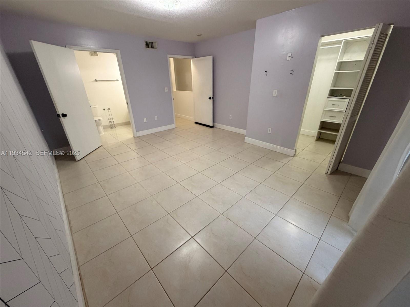 7075 NW 173rd Dr #1405 Hialeah, FL 33015