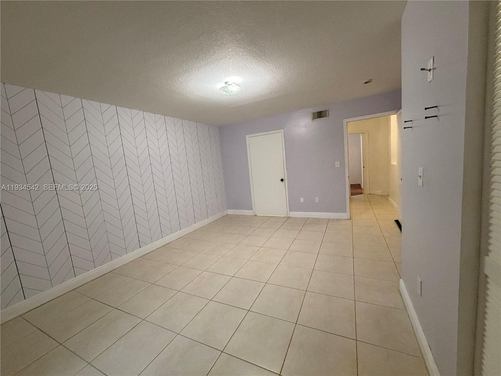 7075 NW 173rd Dr #1405 Hialeah, FL 33015