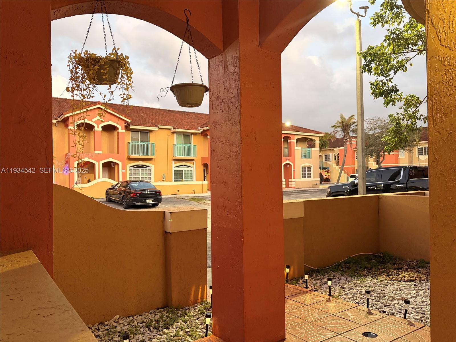 7075 NW 173rd Dr #1405 Hialeah, FL 33015