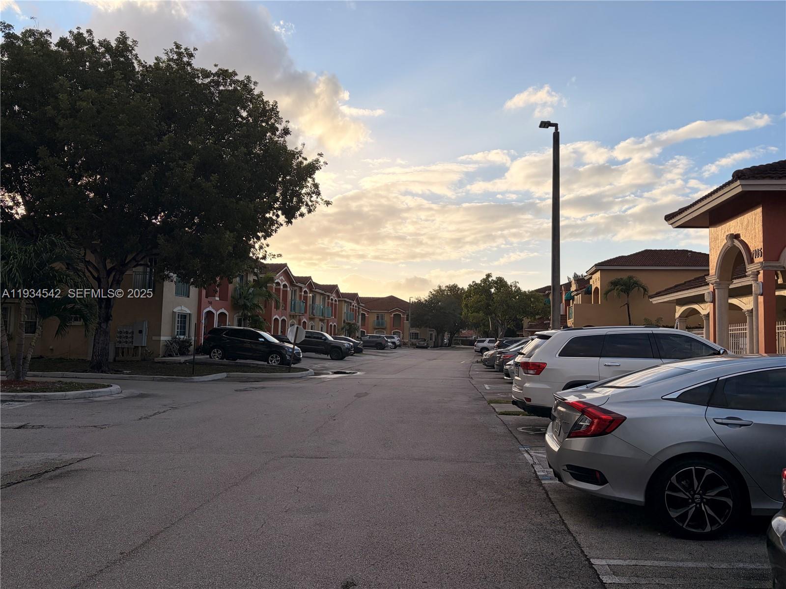 7075 NW 173rd Dr #1405 Hialeah, FL 33015