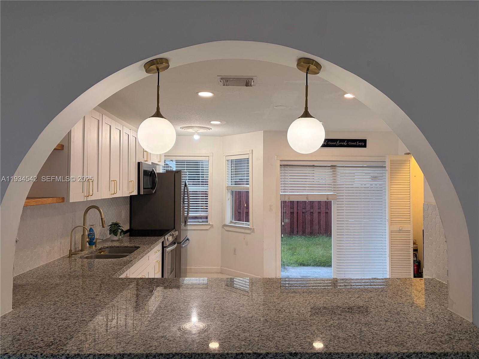 7075 NW 173rd Dr #1405 Hialeah, FL 33015