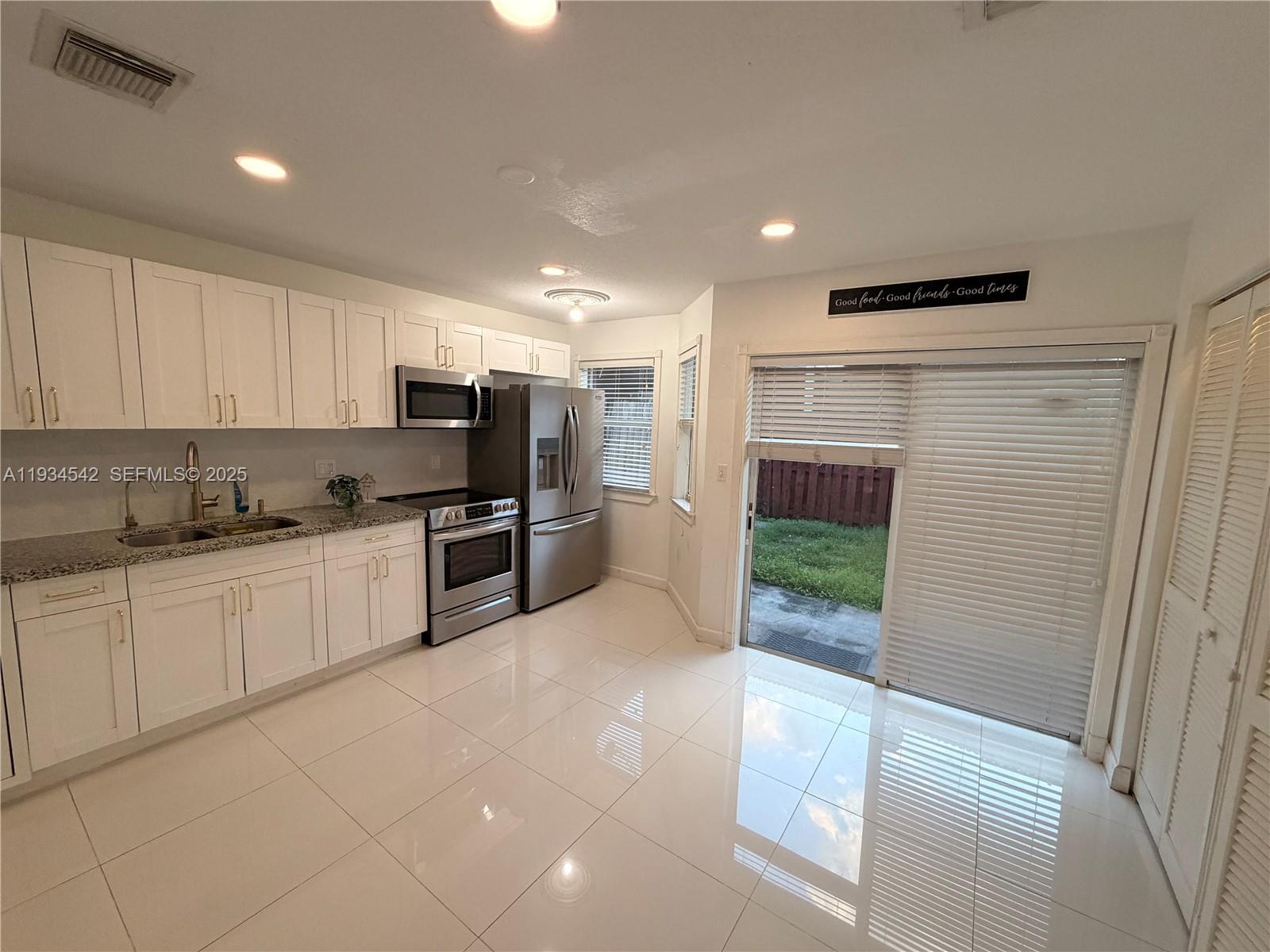 7075 NW 173rd Dr #1405 Hialeah, FL 33015