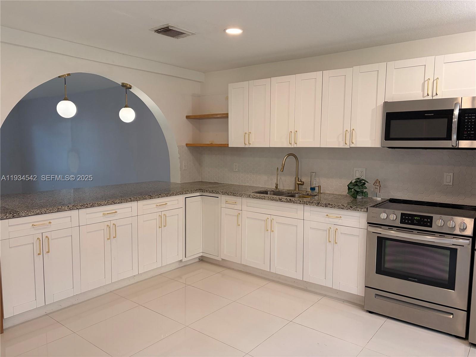 7075 NW 173rd Dr #1405 Hialeah, FL 33015