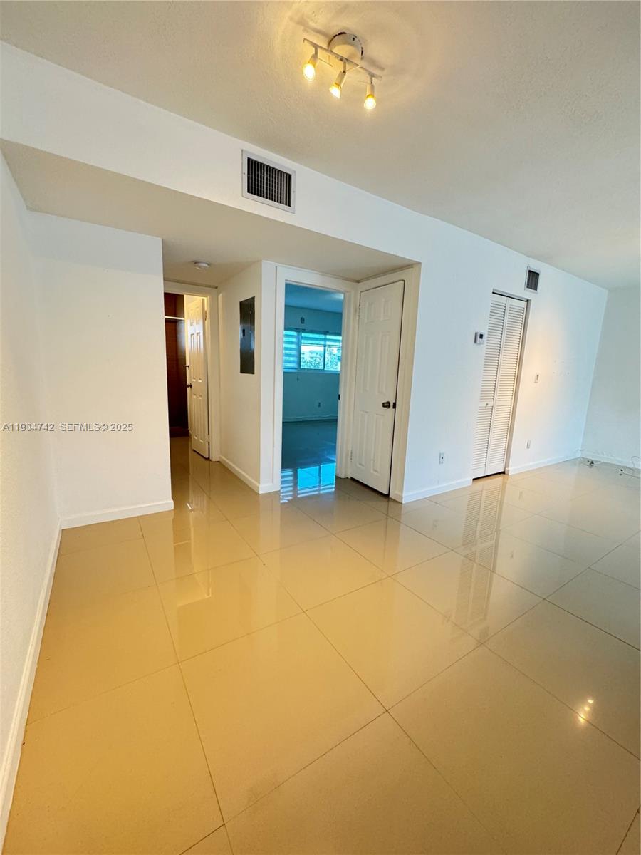 8035 Crespi Blvd #13 Miami Beach, FL 33141