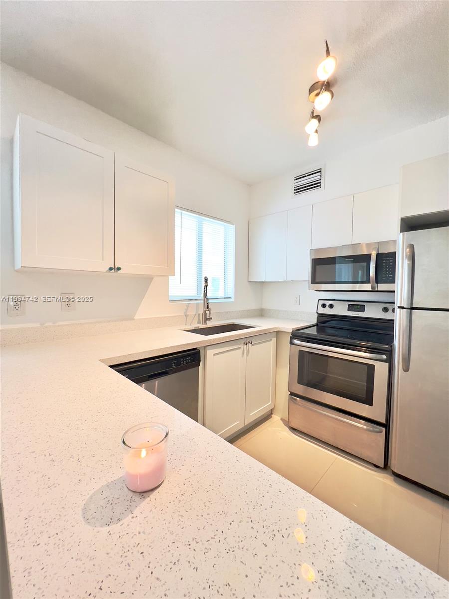 8035 Crespi Blvd #13 Miami Beach, FL 33141