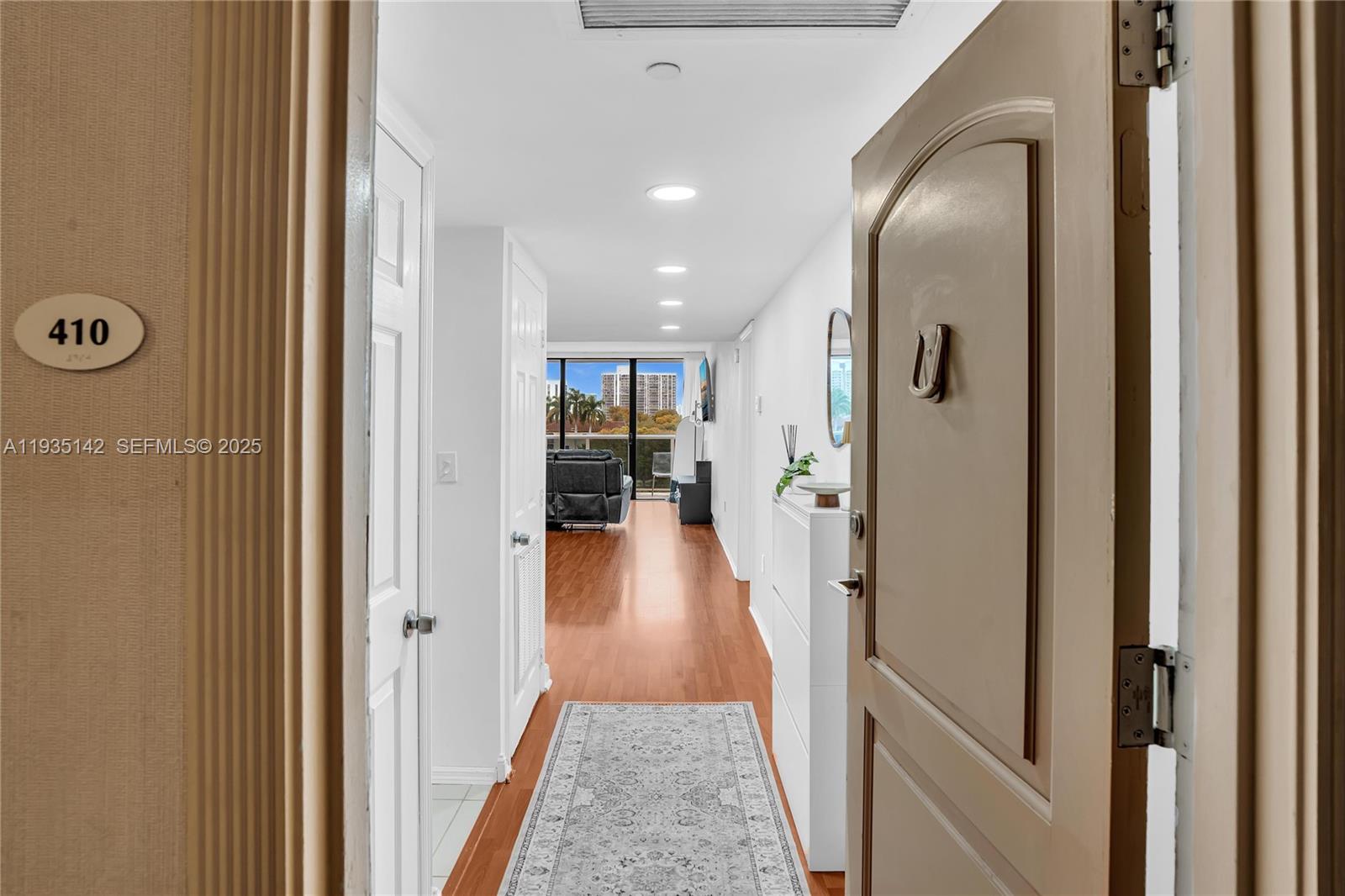 3675 N Country Clb Dr #410 Aventura, FL 33180