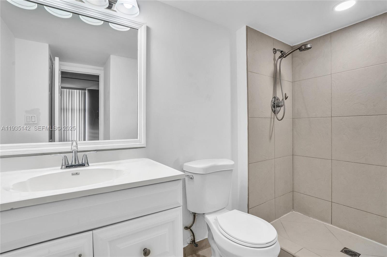 3675 N Country Clb Dr #410 Aventura, FL 33180