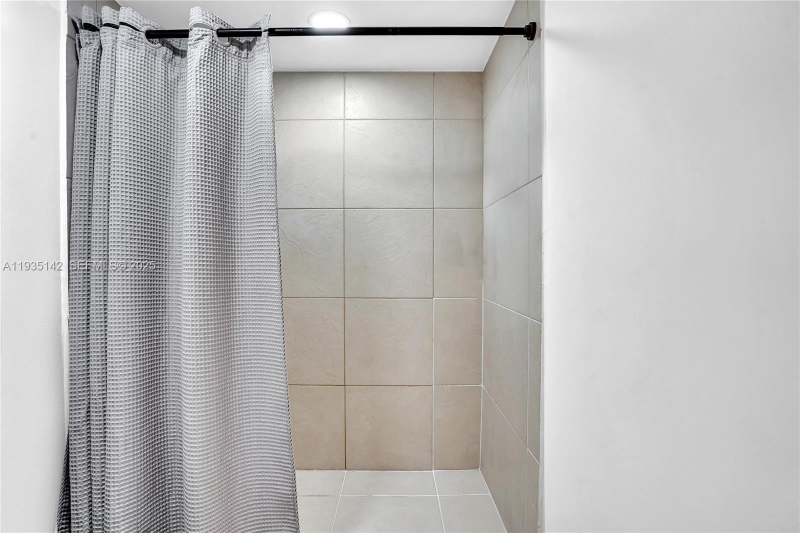 3675 N Country Clb Dr #410 Aventura, FL 33180